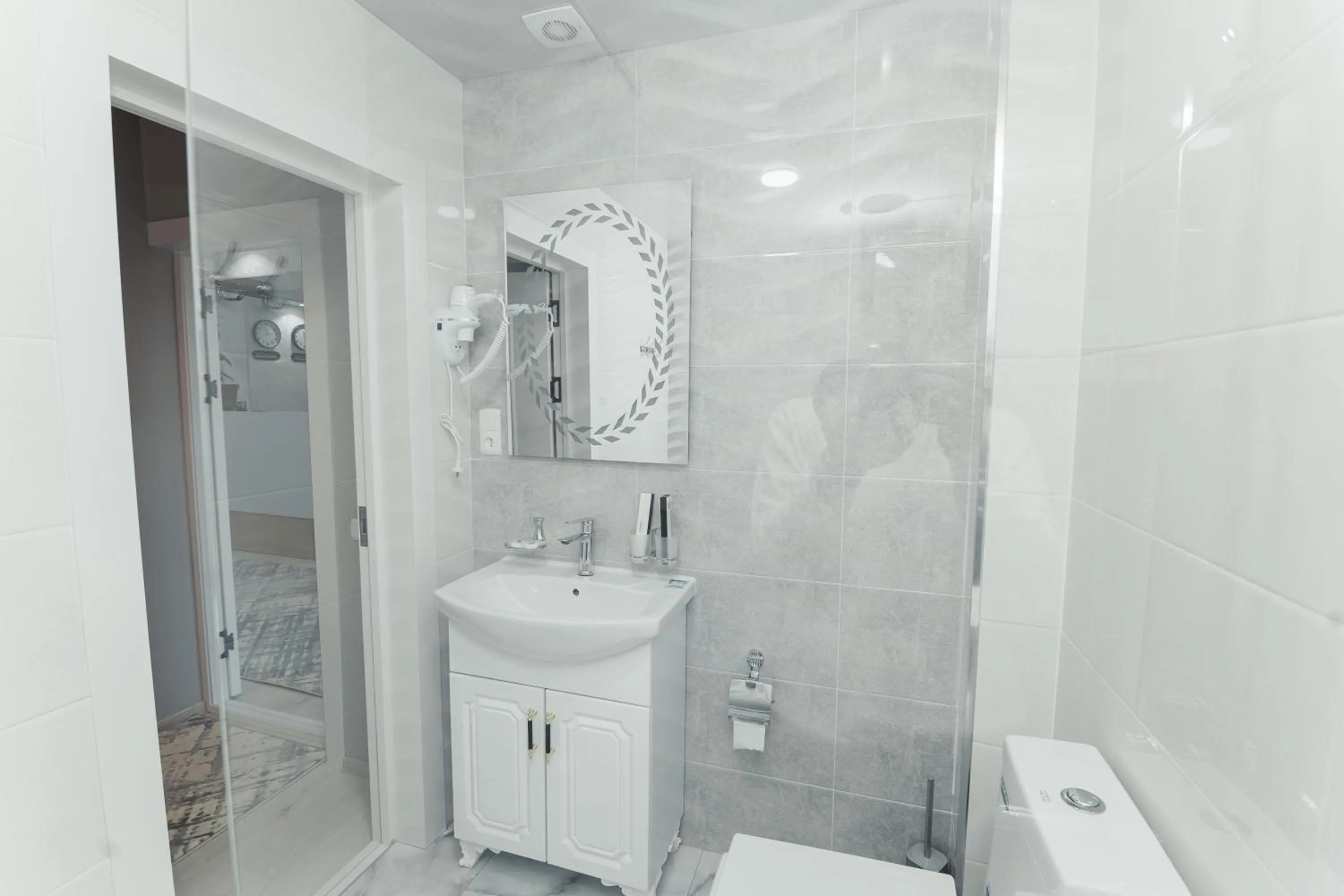 Shower in Polar Bear