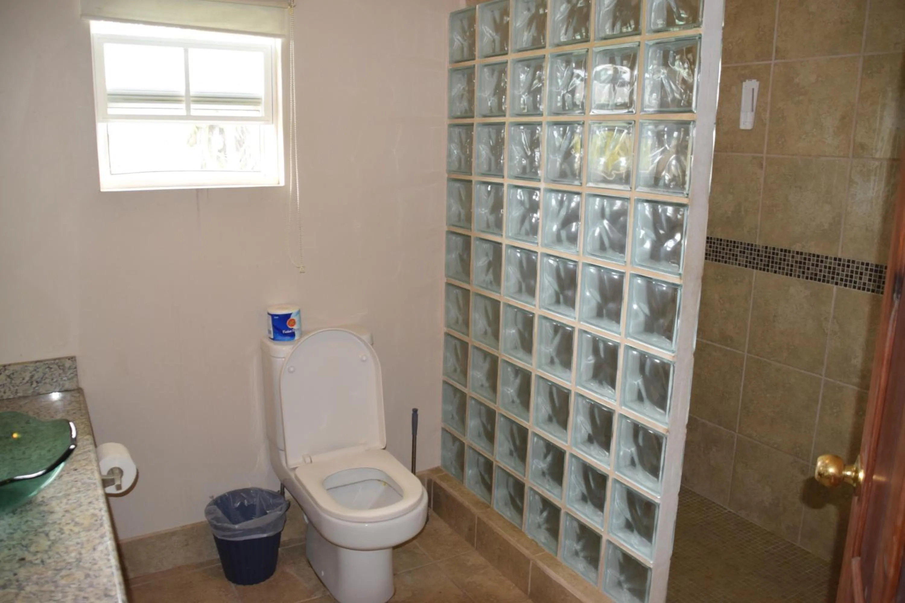 Shower in Bamboleo Inn
