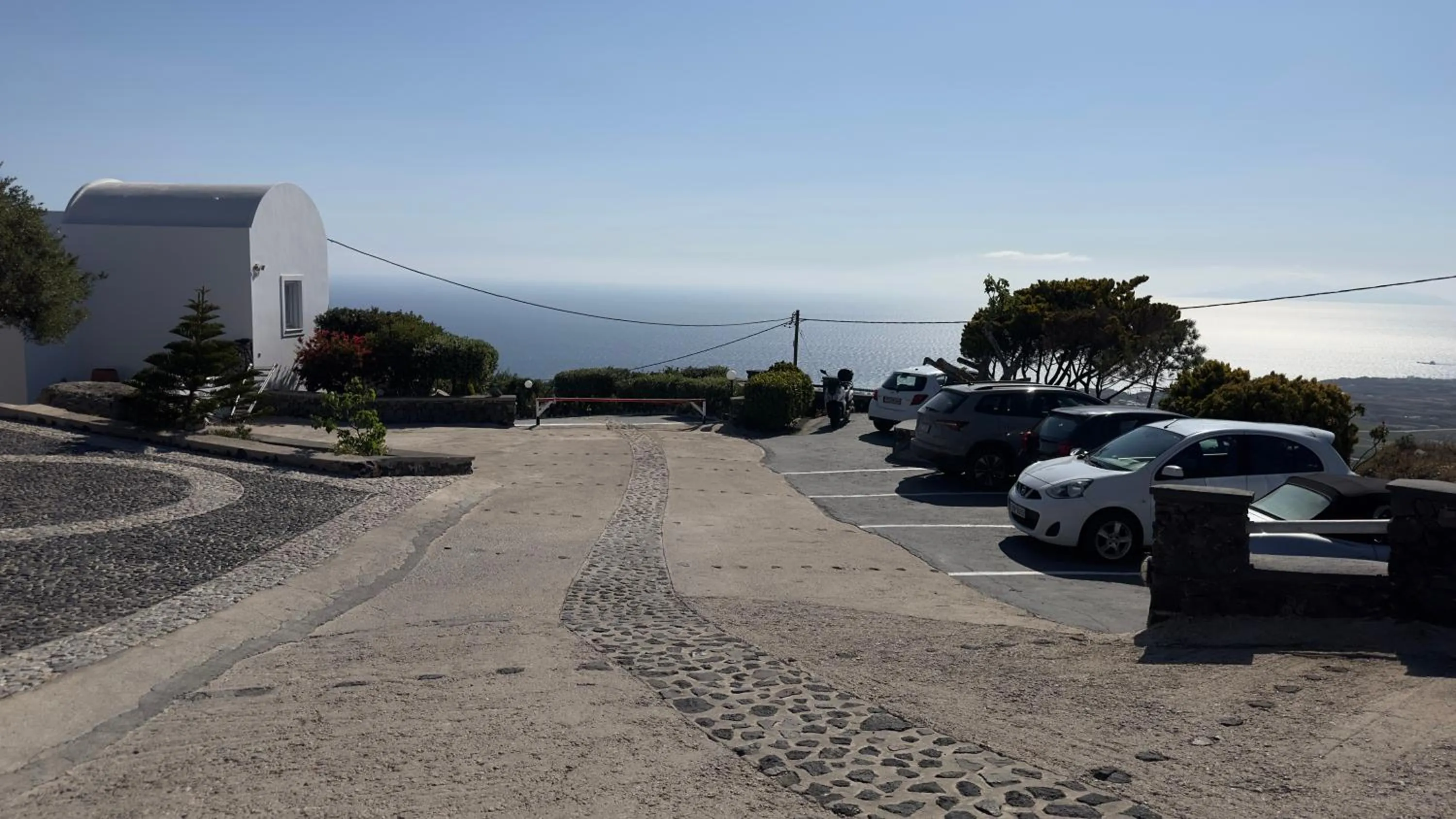 Parking in Phaos Santorini Suites