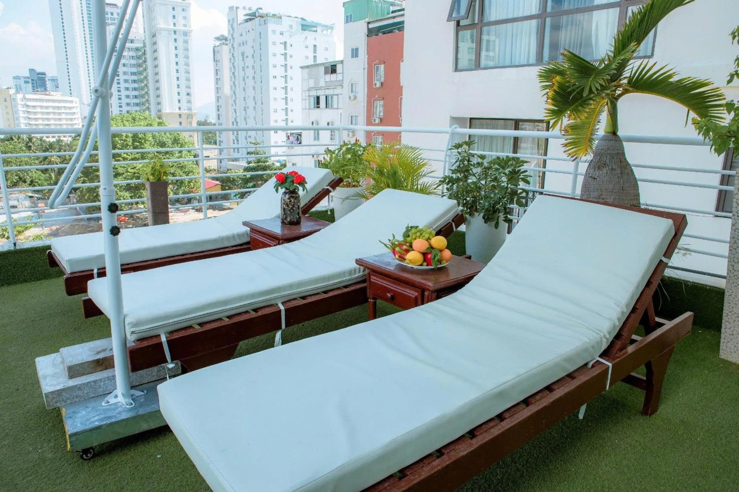 Swimming pool in Lanxy Hotel Nha Trang