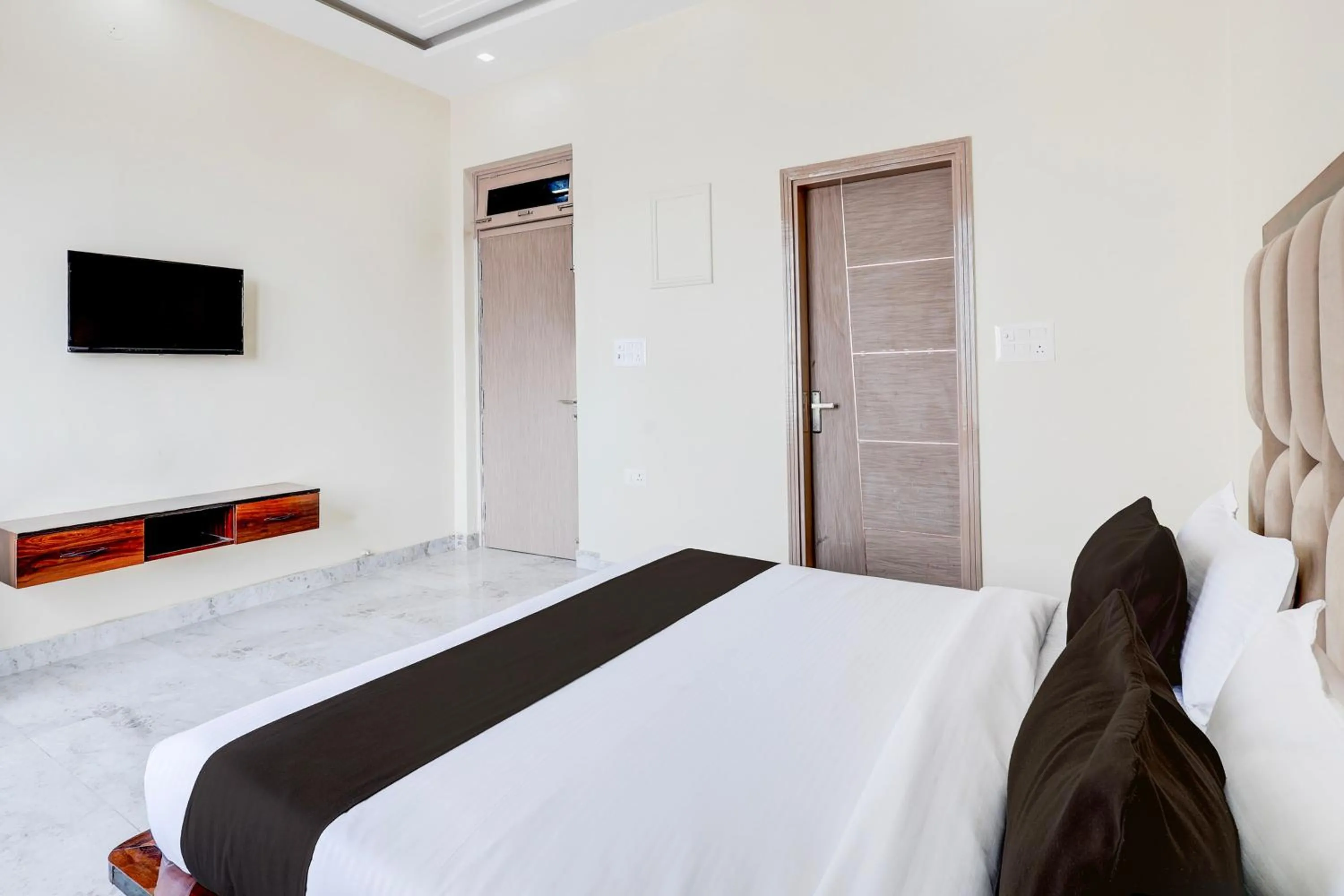 Bedroom, Bed in Super Hotel O BAL GOPAL