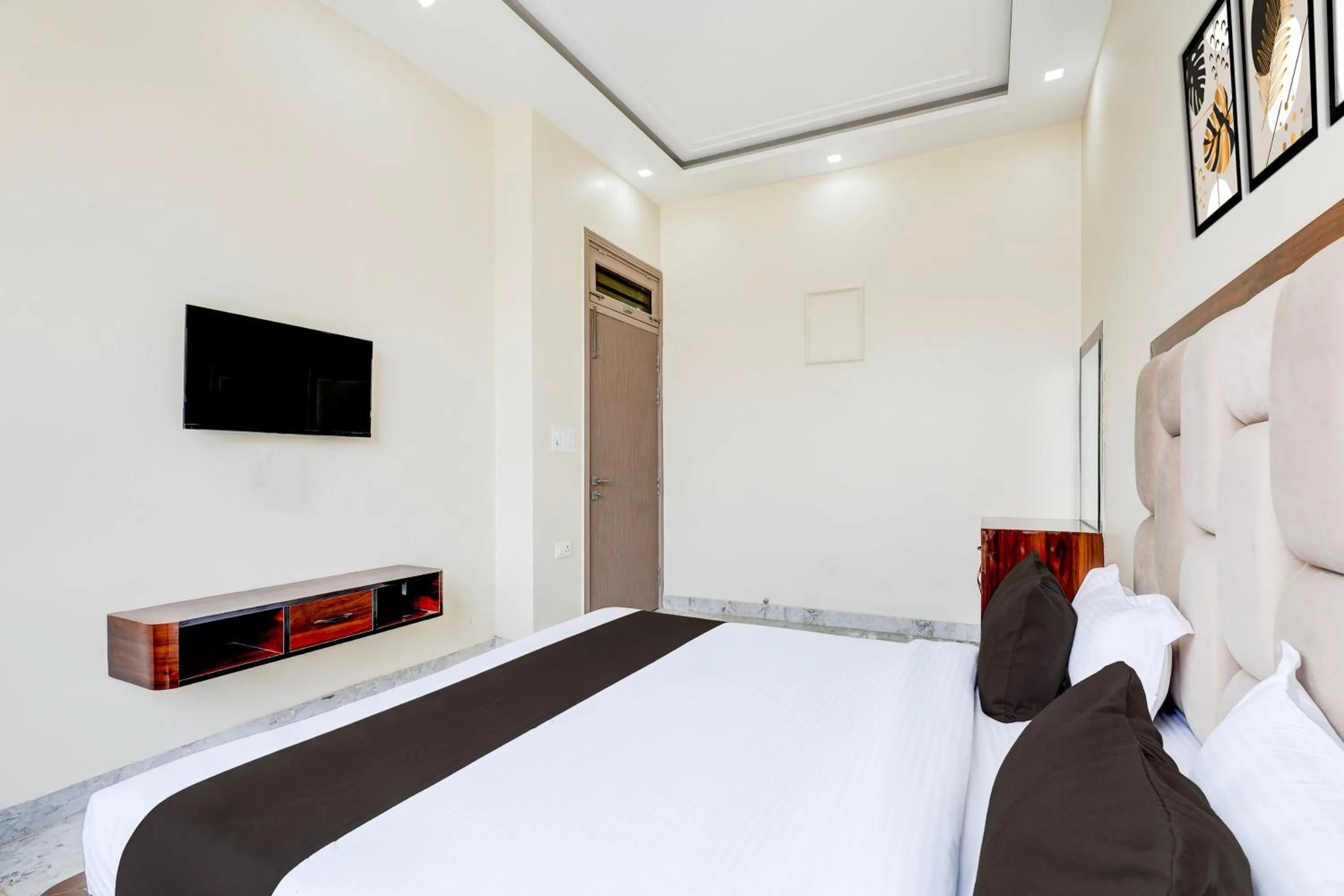 Bedroom, Bed in Super Hotel O BAL GOPAL