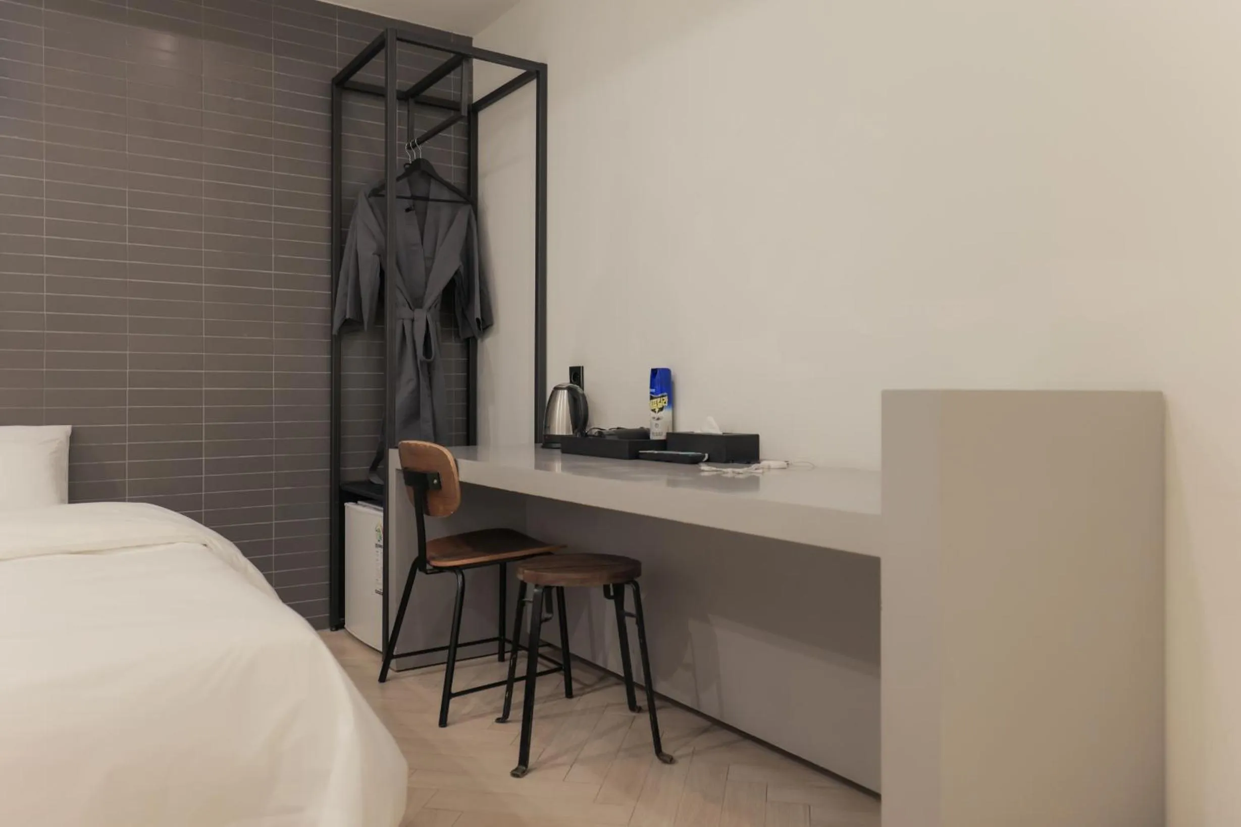 Seating area, Bed in Hotel Yaja Siheung Jeongwang