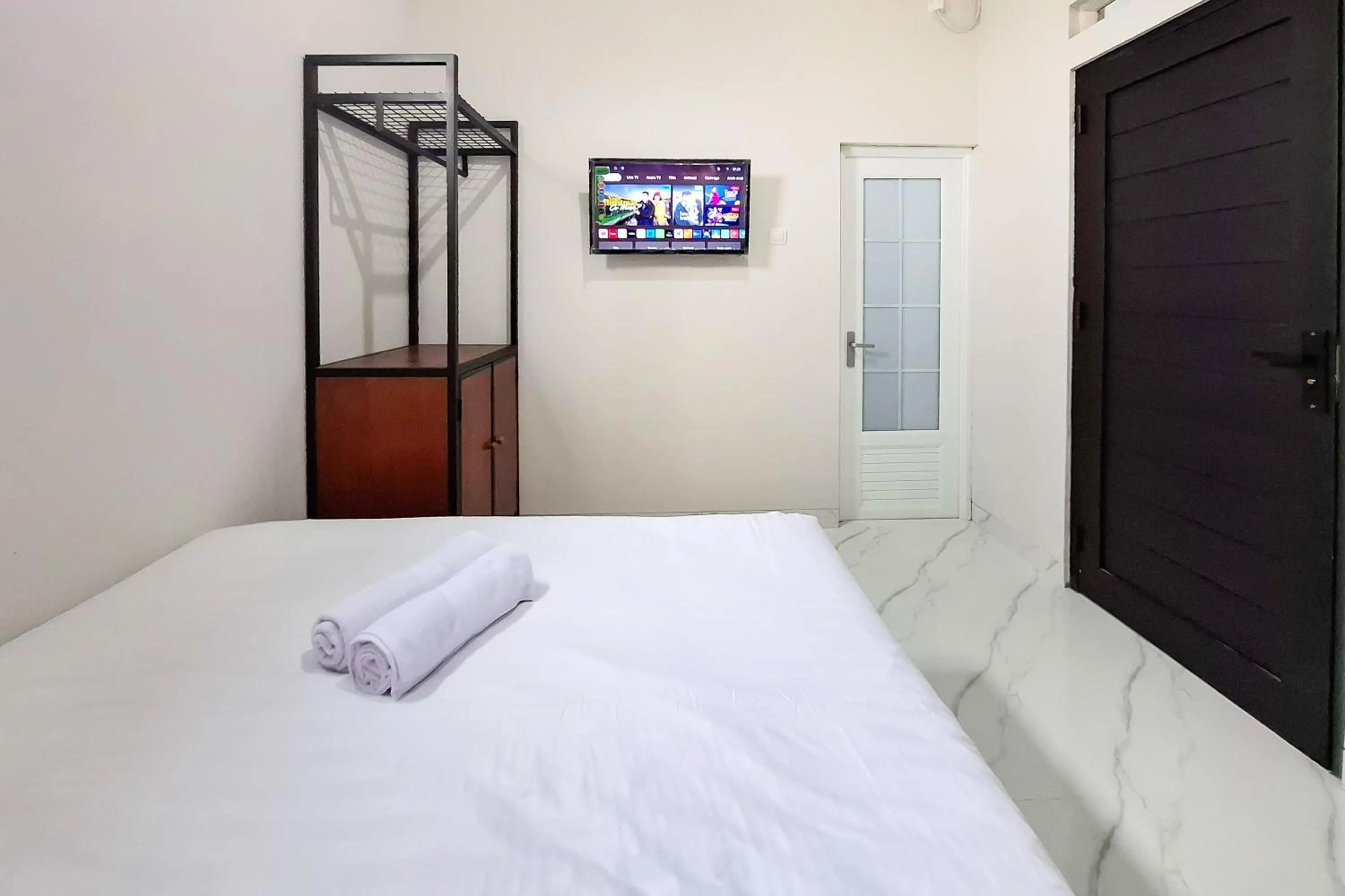 Bedroom, Bed in Urbanview Hotel Syariah Terra House Pati by RedDoorz