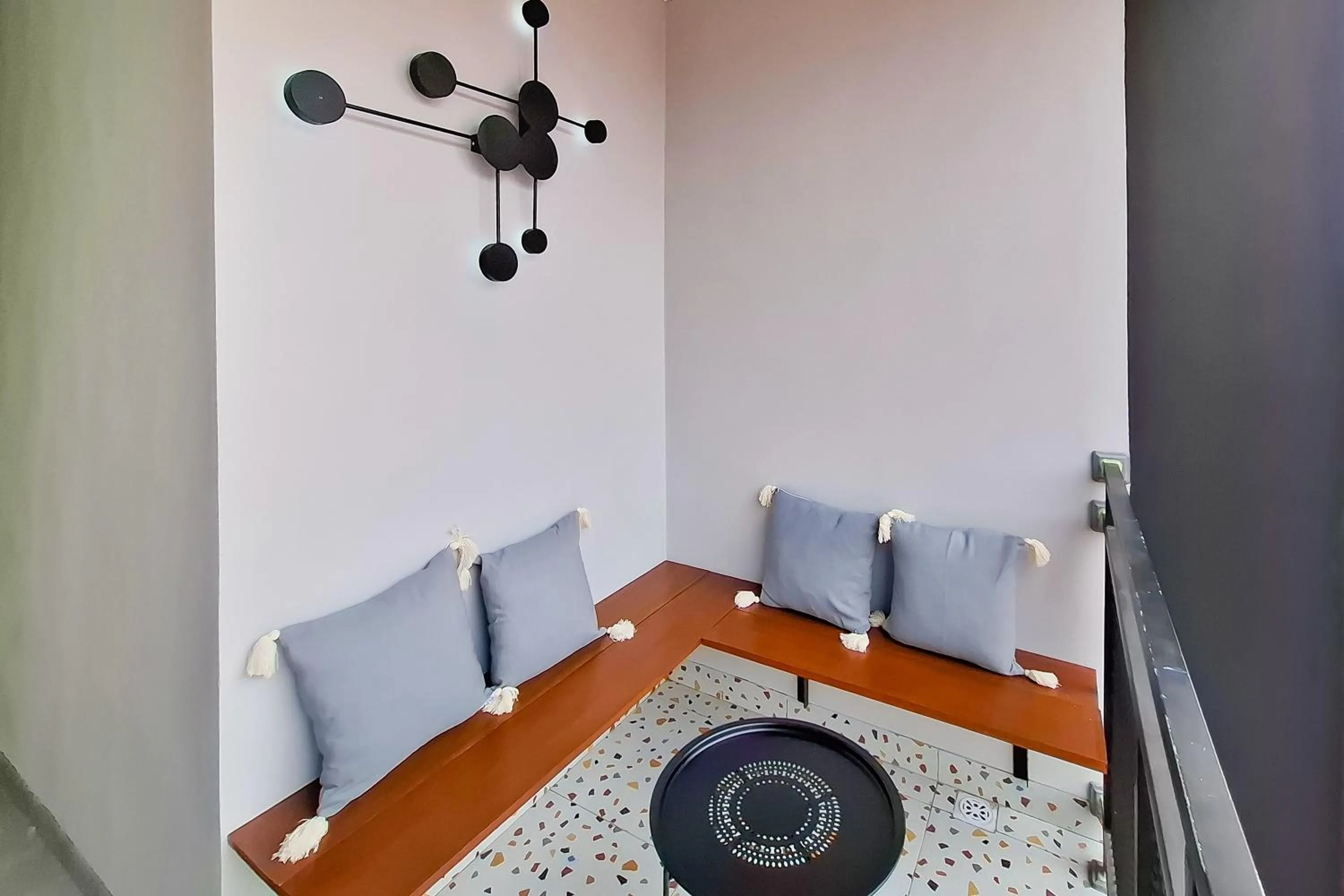 Seating area in Urbanview Hotel Syariah Terra House Pati by RedDoorz