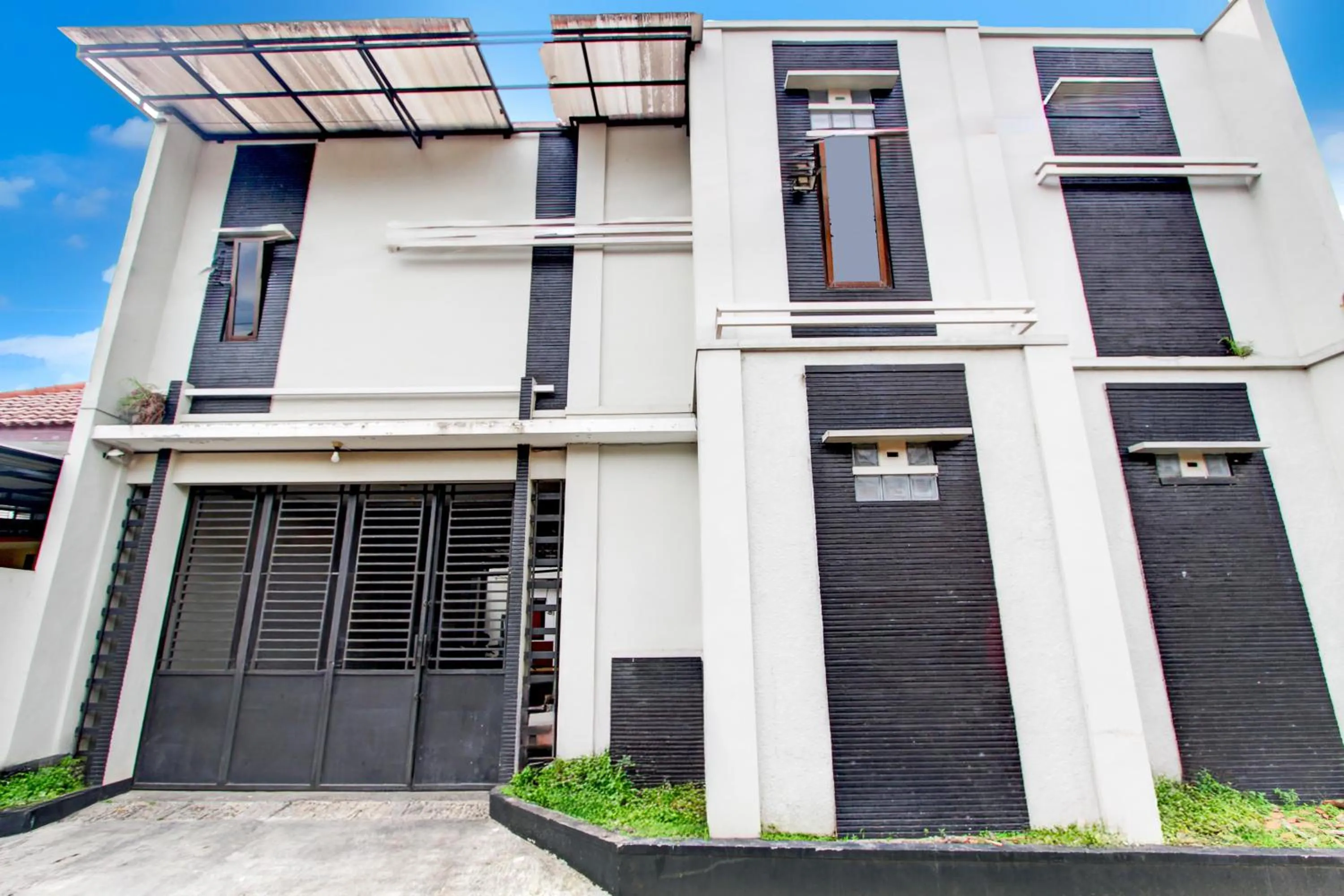 Facade/entrance in Hotel O Ump Near Rs Margono