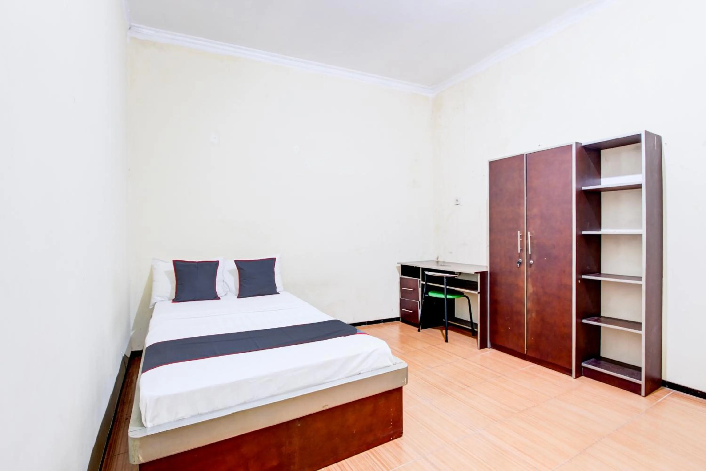 Bedroom, Bed in Hotel O Ump Near Rs Margono