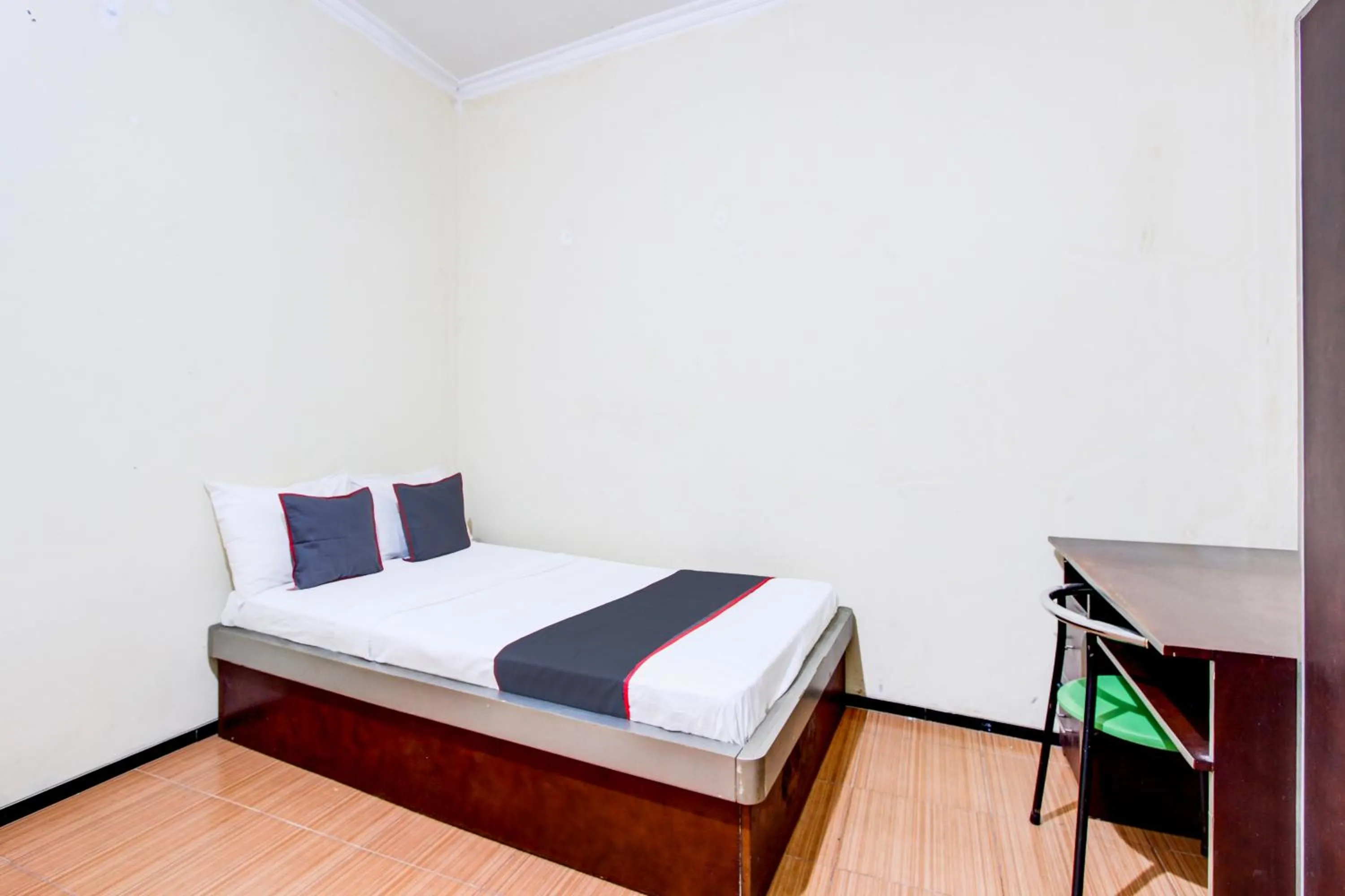 Bedroom, Bed in Hotel O Ump Near Rs Margono