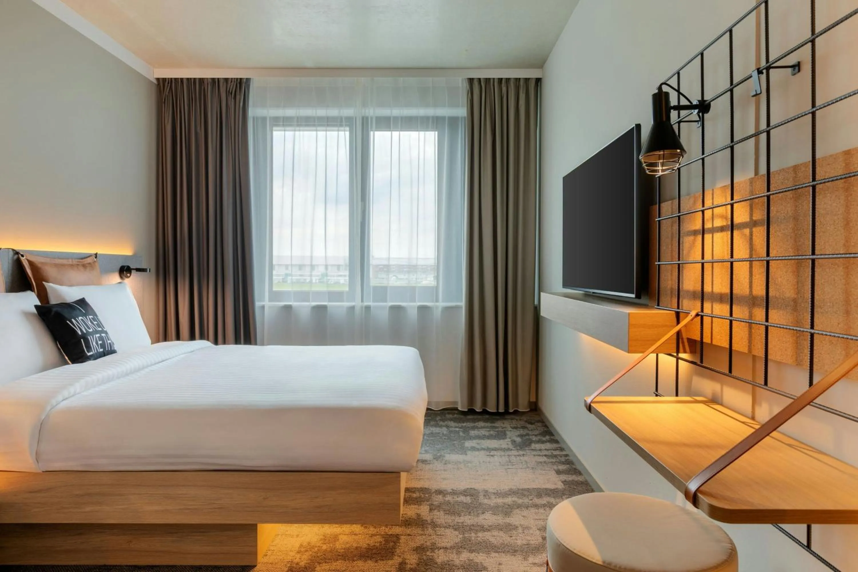 Photo of the whole room, Bed in Moxy Hamburg - Finkenwerder
