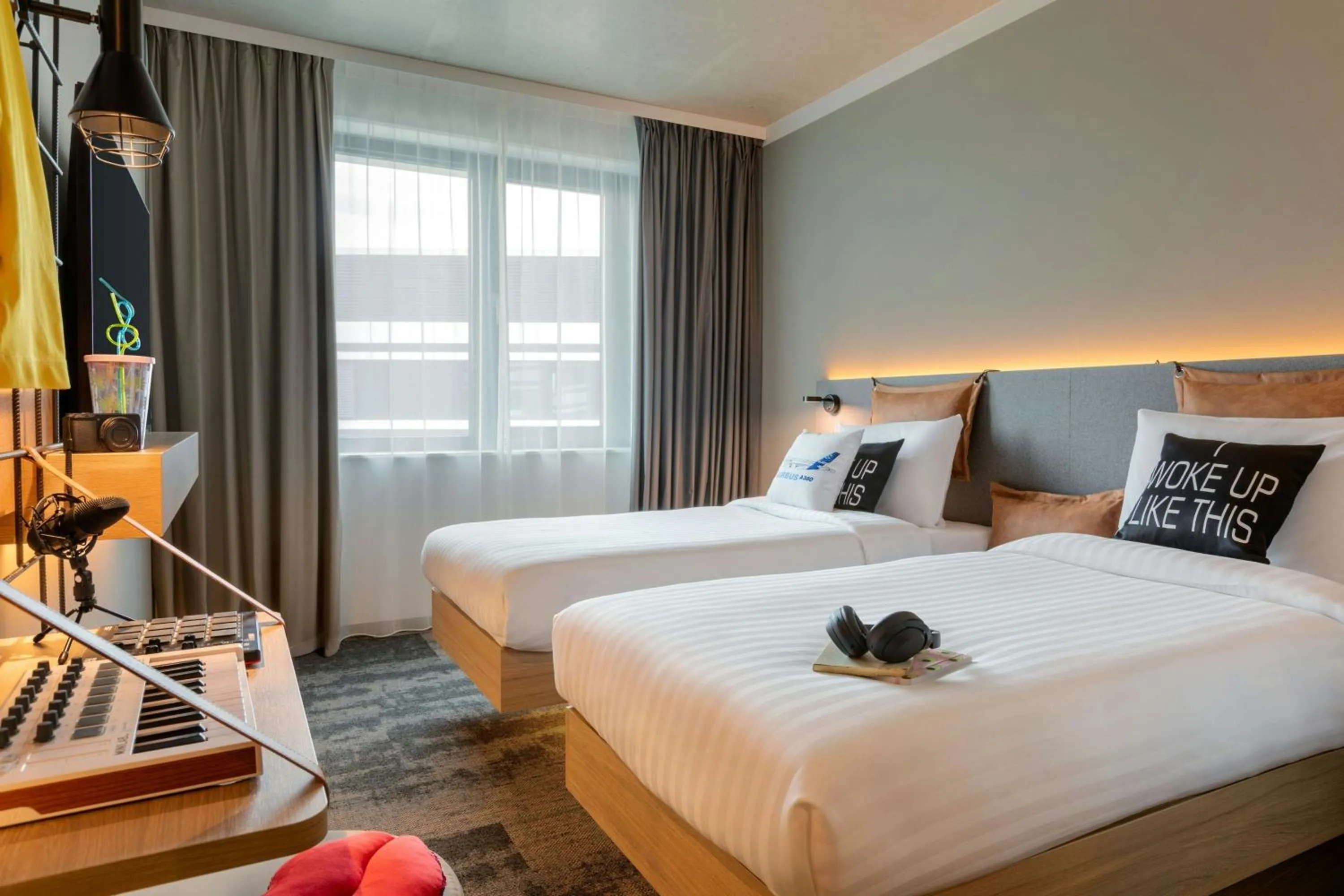 Photo of the whole room, Bed in Moxy Hamburg - Finkenwerder