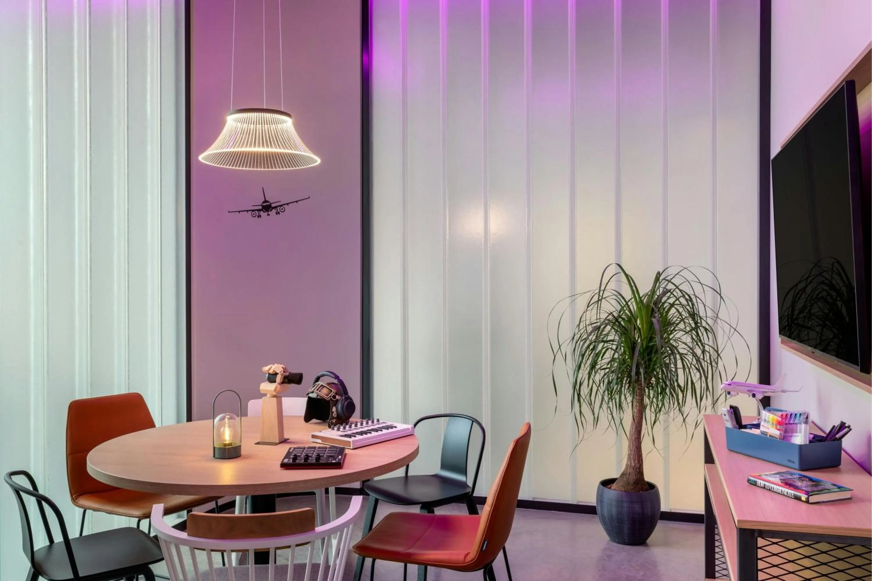 Meeting/conference room in Moxy Hamburg - Finkenwerder