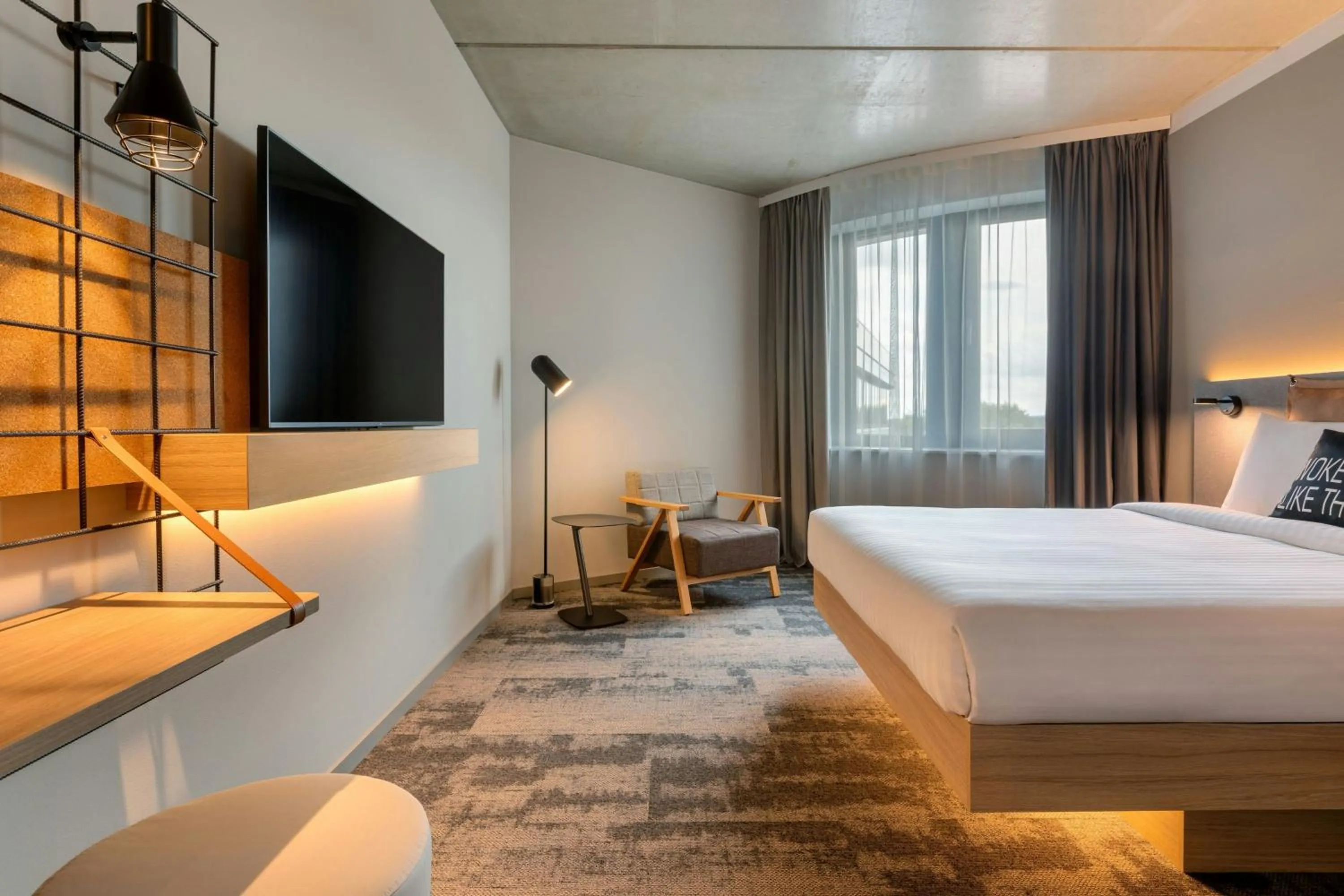 Photo of the whole room, Bed in Moxy Hamburg - Finkenwerder