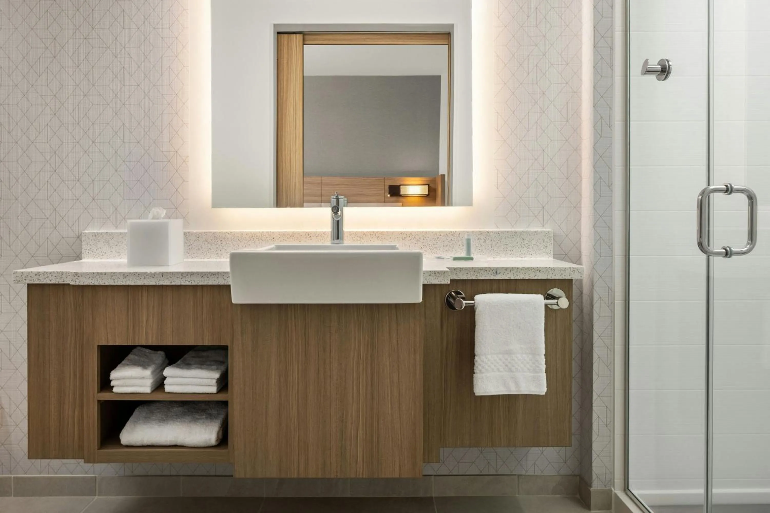 Bathroom in SpringHill Suites by Marriott Bettendorf