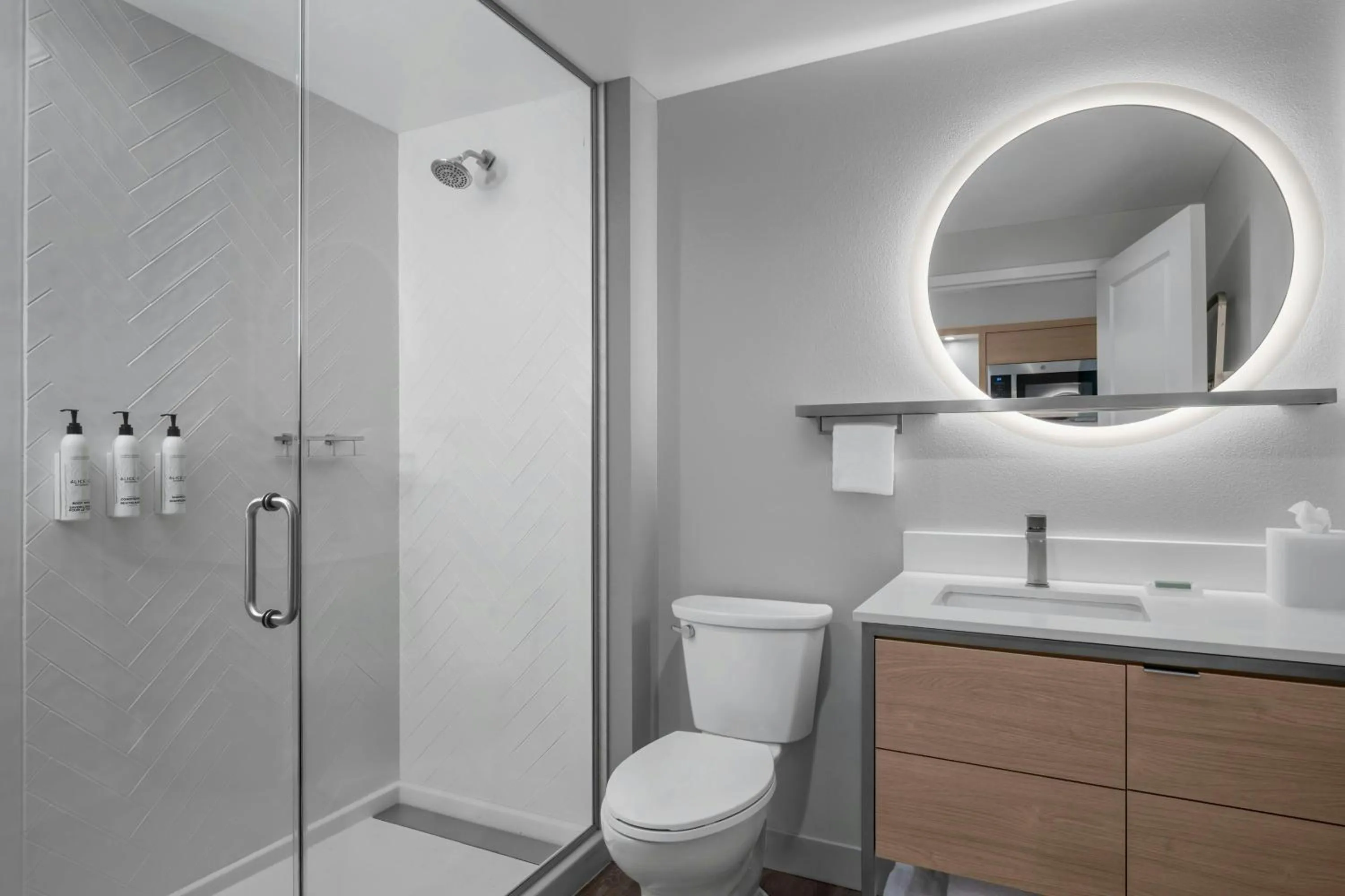 Bathroom in TownePlace Suites by Marriott Midwest City