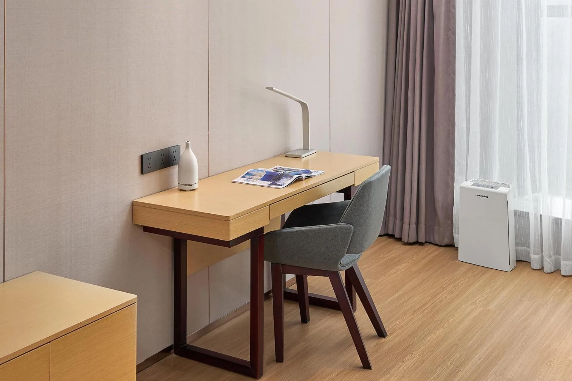 Dining area in Lavande Hotel Guangzhou Beijing Road Pedestrian Street Haizhu Square Metro Station Branch - Free Deliver Service to Canton Fair Complex During Canton Fair Period