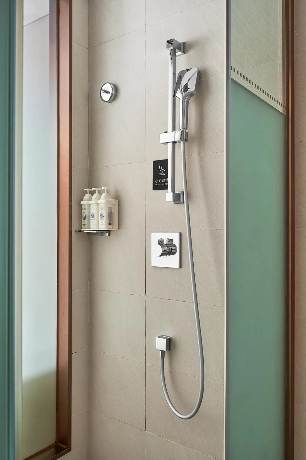 Shower in Lavande Hotel Guangzhou Beijing Road Pedestrian Street Haizhu Square Metro Station Branch - Free Deliver Service to Canton Fair Complex During Canton Fair Period