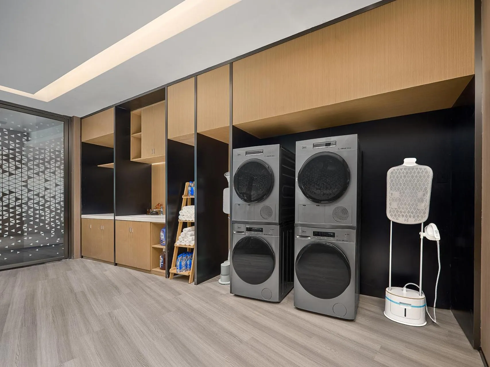 flat iron in Lavande Hotel Guangzhou Beijing Road Pedestrian Street Haizhu Square Metro Station Branch - Free Deliver Service to Canton Fair Complex During Canton Fair Period