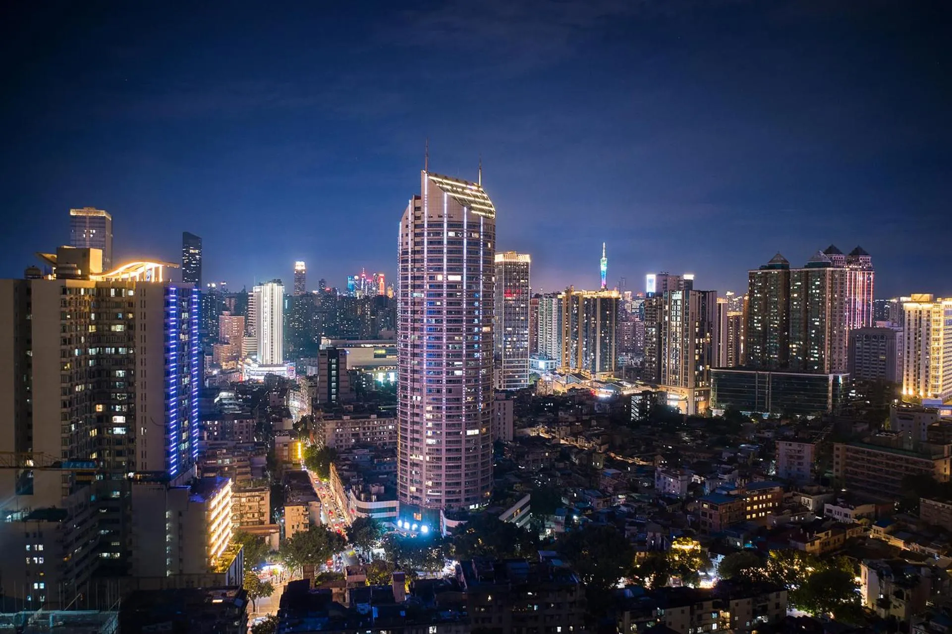 Property building in Lavande Hotel Guangzhou Beijing Road Pedestrian Street Haizhu Square Metro Station Branch - Free Deliver Service to Canton Fair Complex During Canton Fair Period