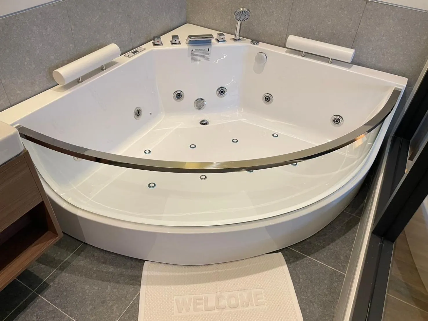 Shower in The Richer Ratchaburi