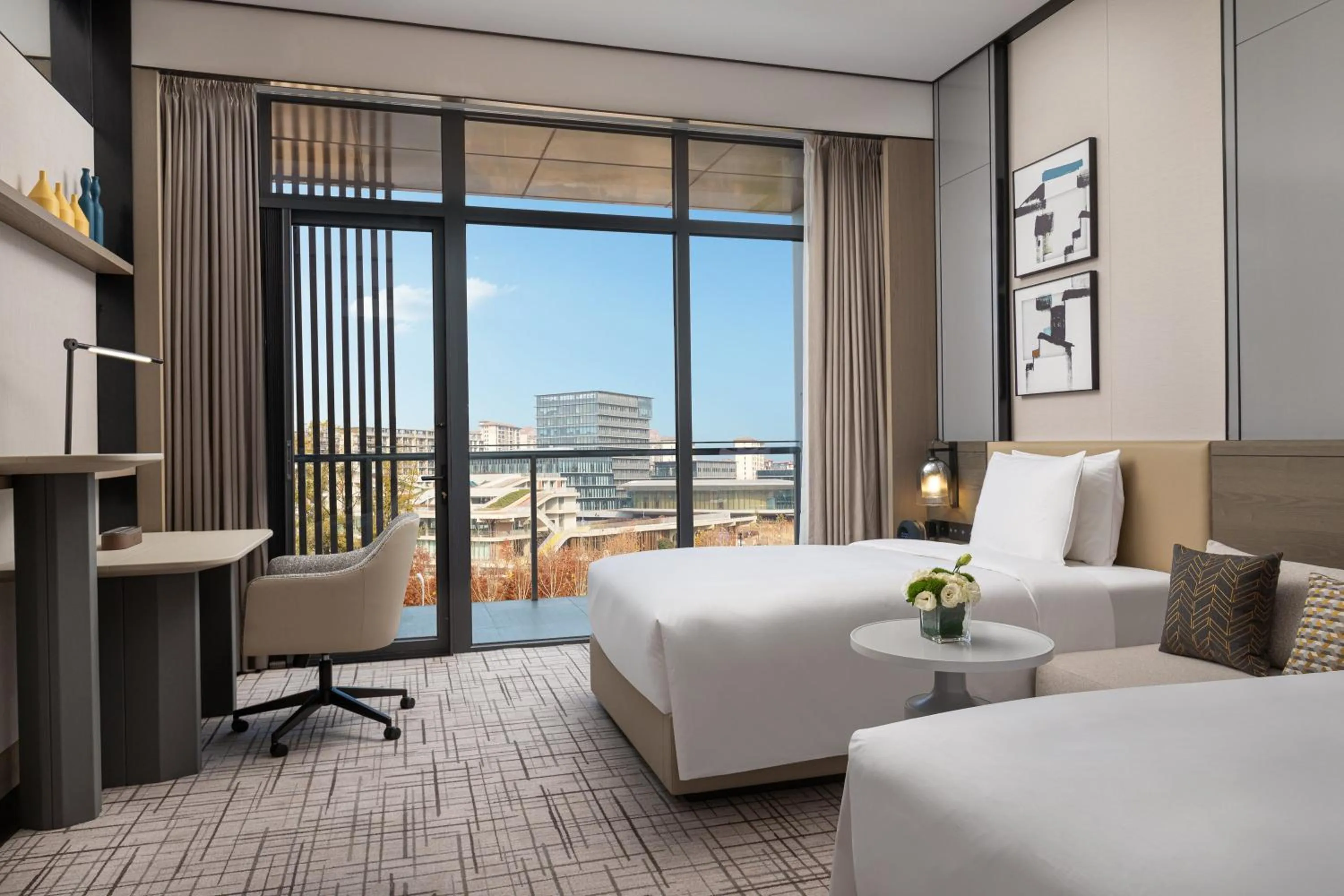 Photo of the whole room, Bed in Crowne Plaza Quzhou, an IHG Hotel