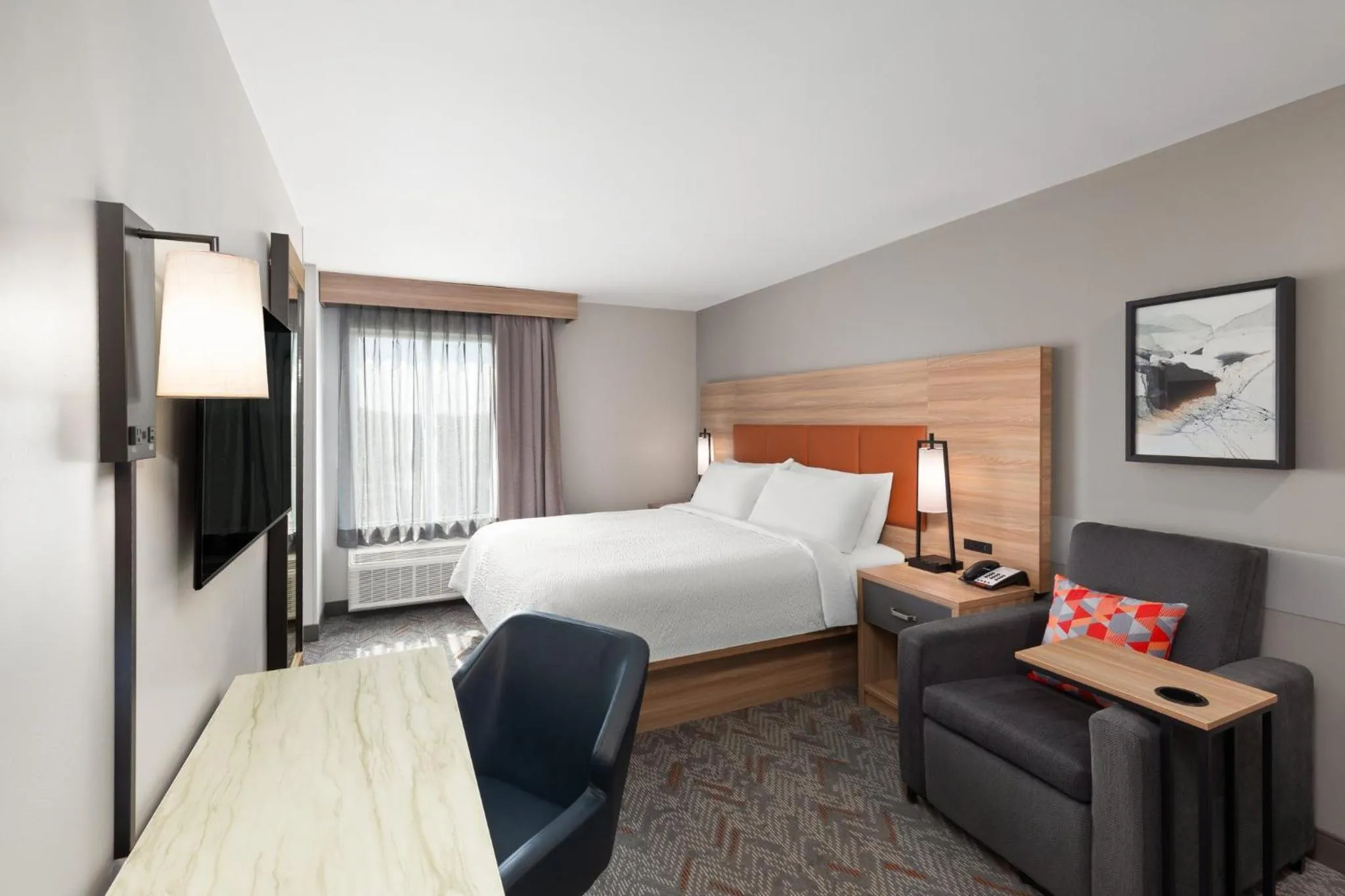 Photo of the whole room, Bed in Candlewood Suites Shelbyville, an IHG Hotel