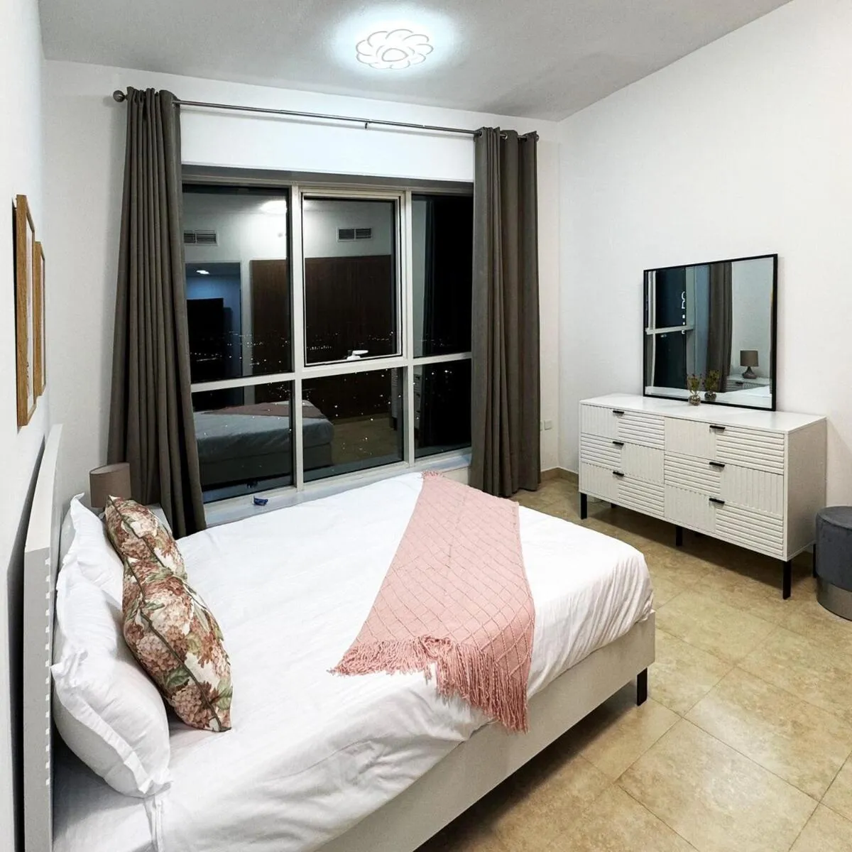 Bed in Preatoni Tower - JLT by Golden Casa