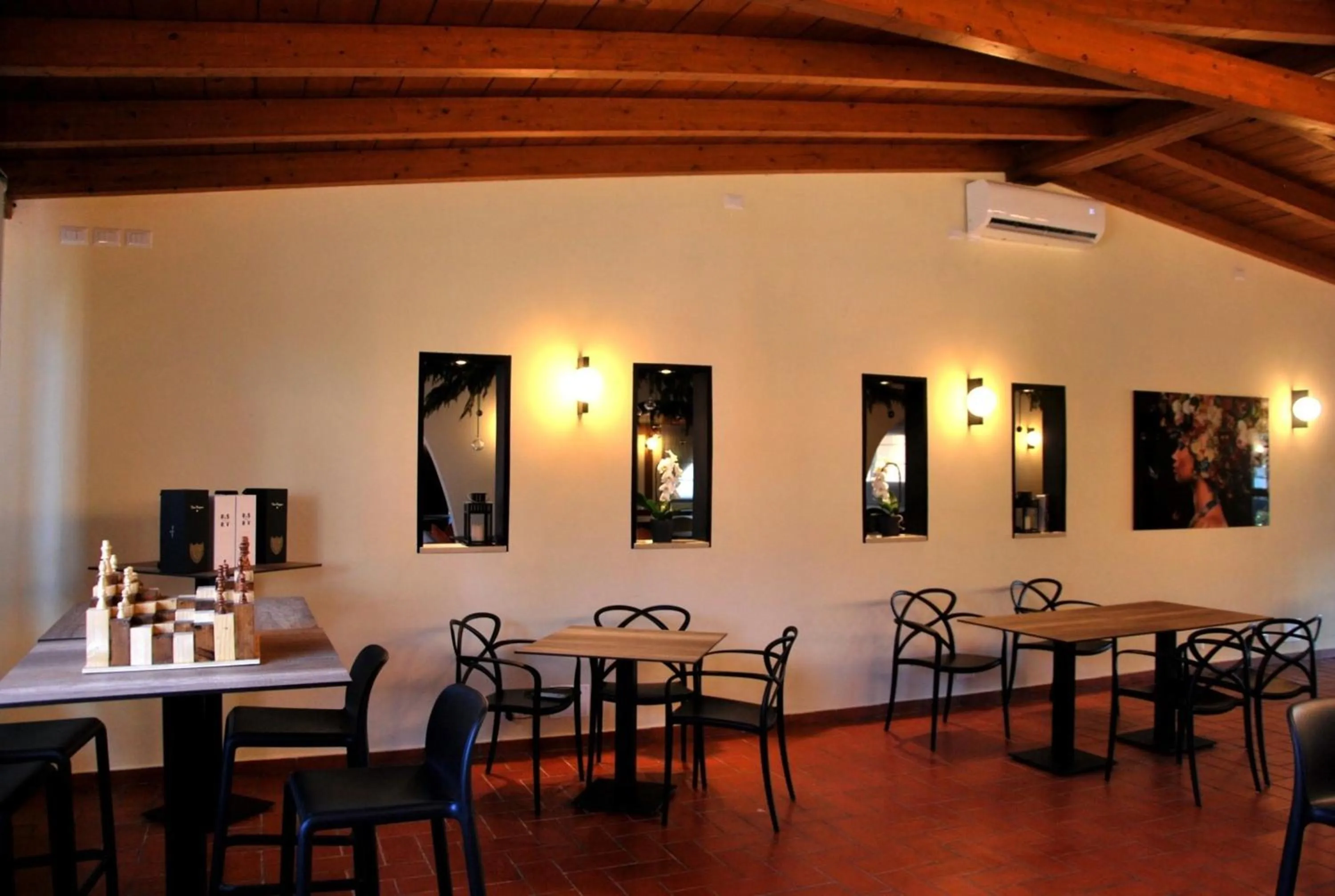 Restaurant/places to eat in Tiber Suite