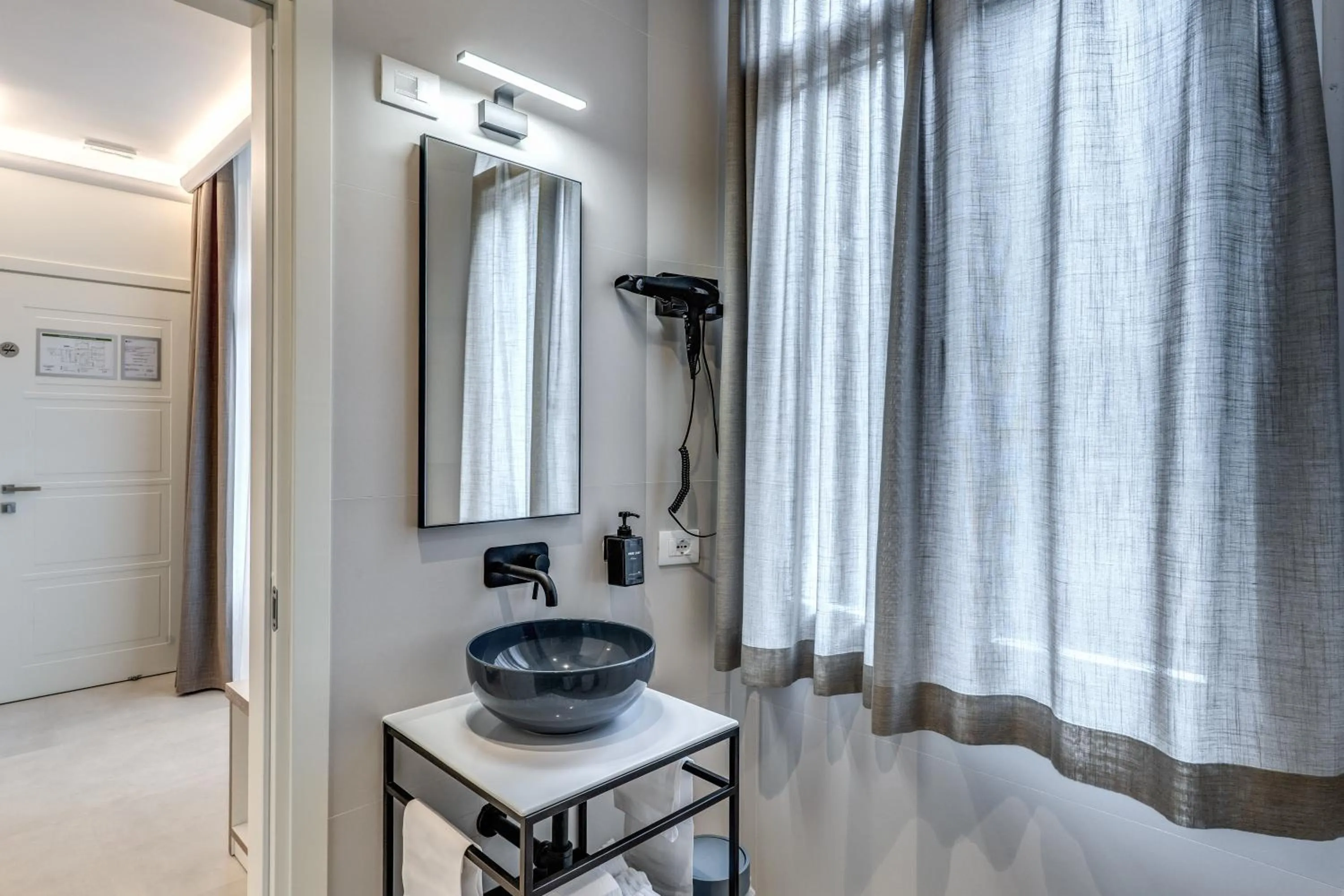 Bathroom, Bed in Relais Marco Polo