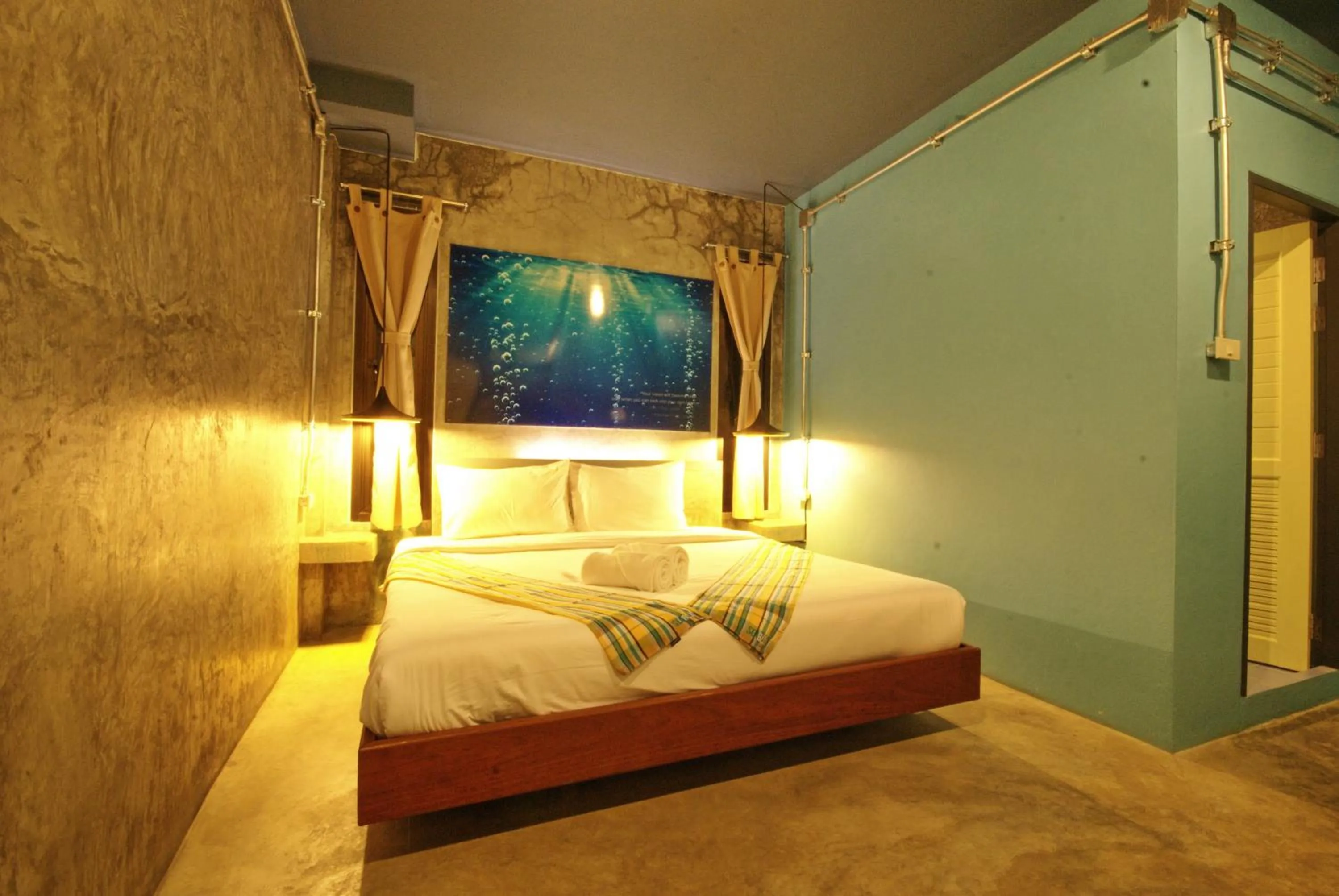 Seabox Khaolak Hostel