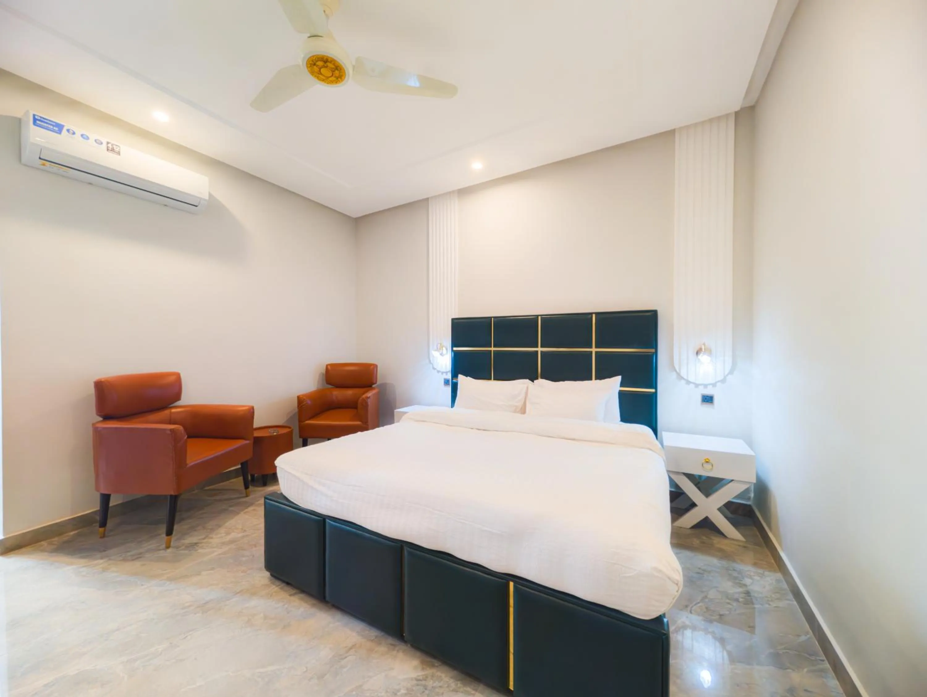 Bed in Grand Shalimar Hotel