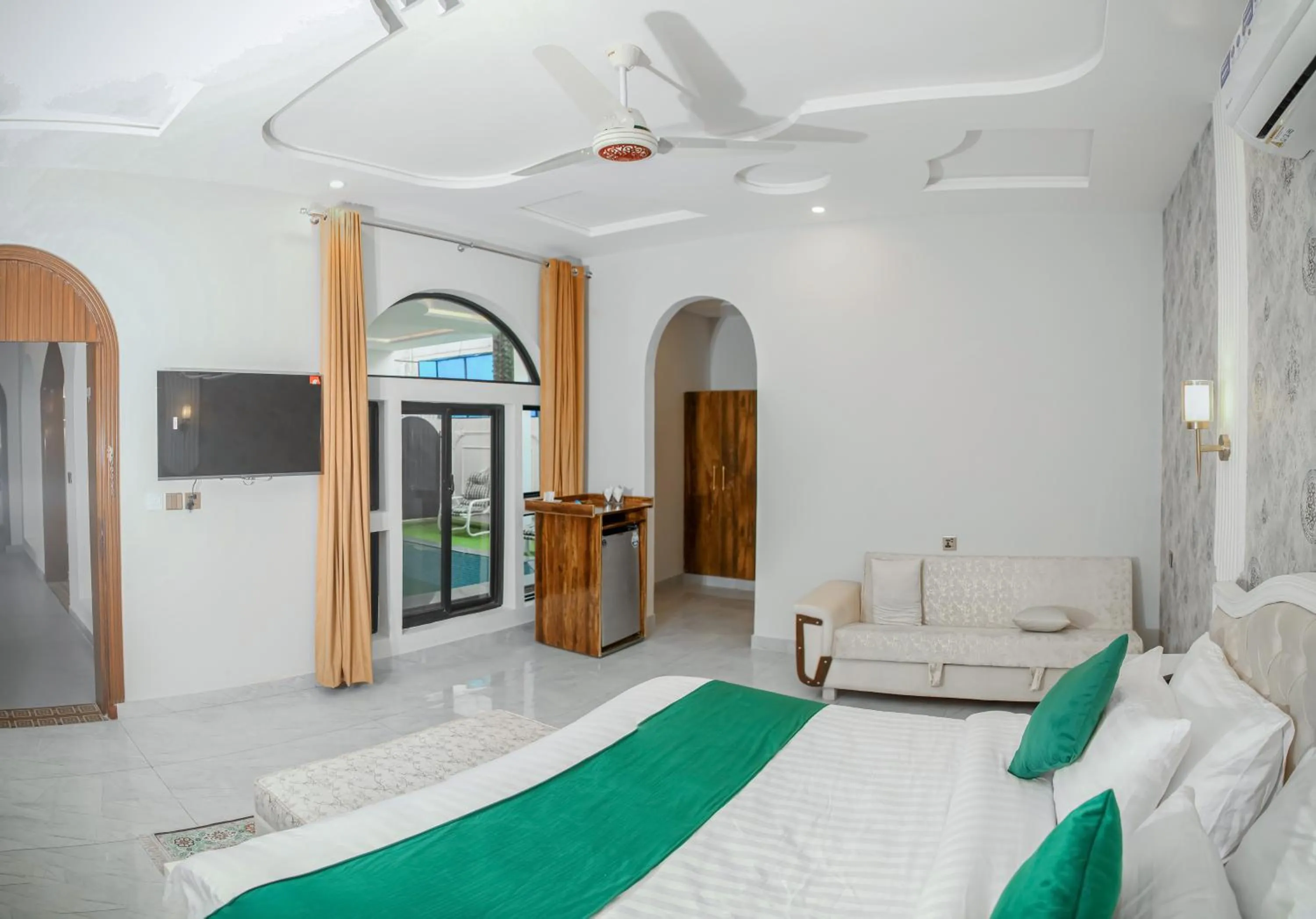 Bed in Grand Shalimar Hotel