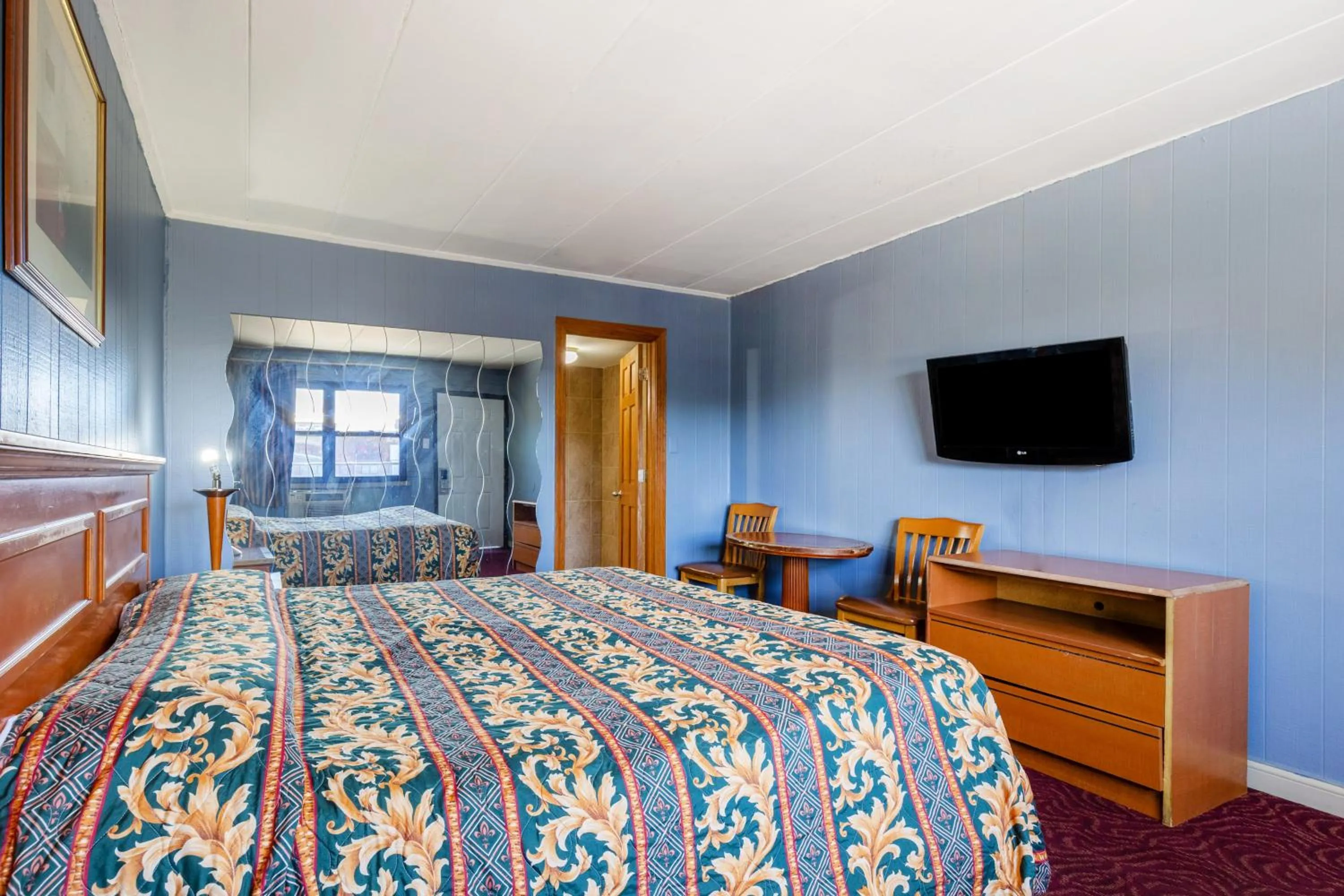 Bedroom, Bed in Admiral Motel By OYO Chicago I-94