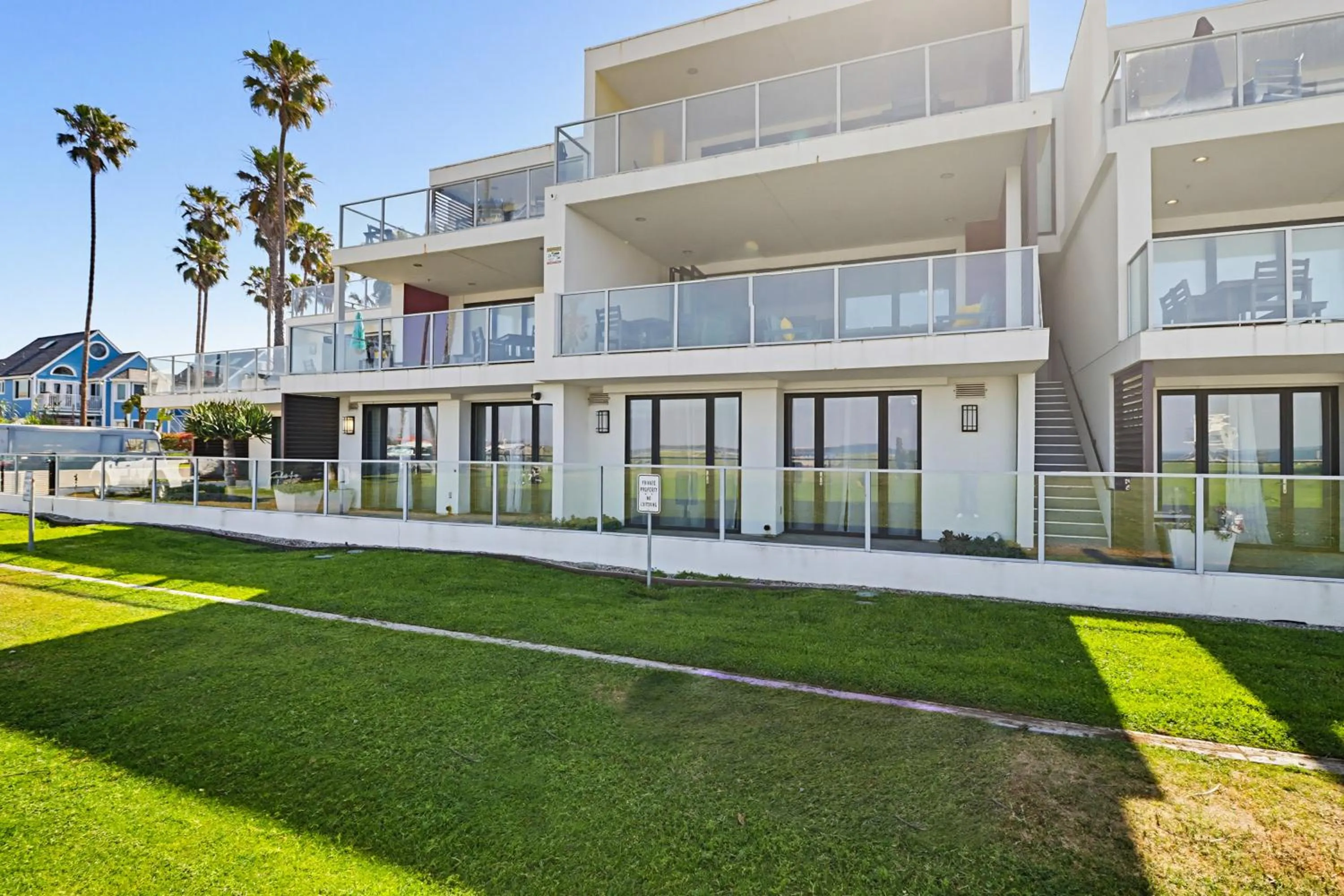 Property building in Ocean Park 03