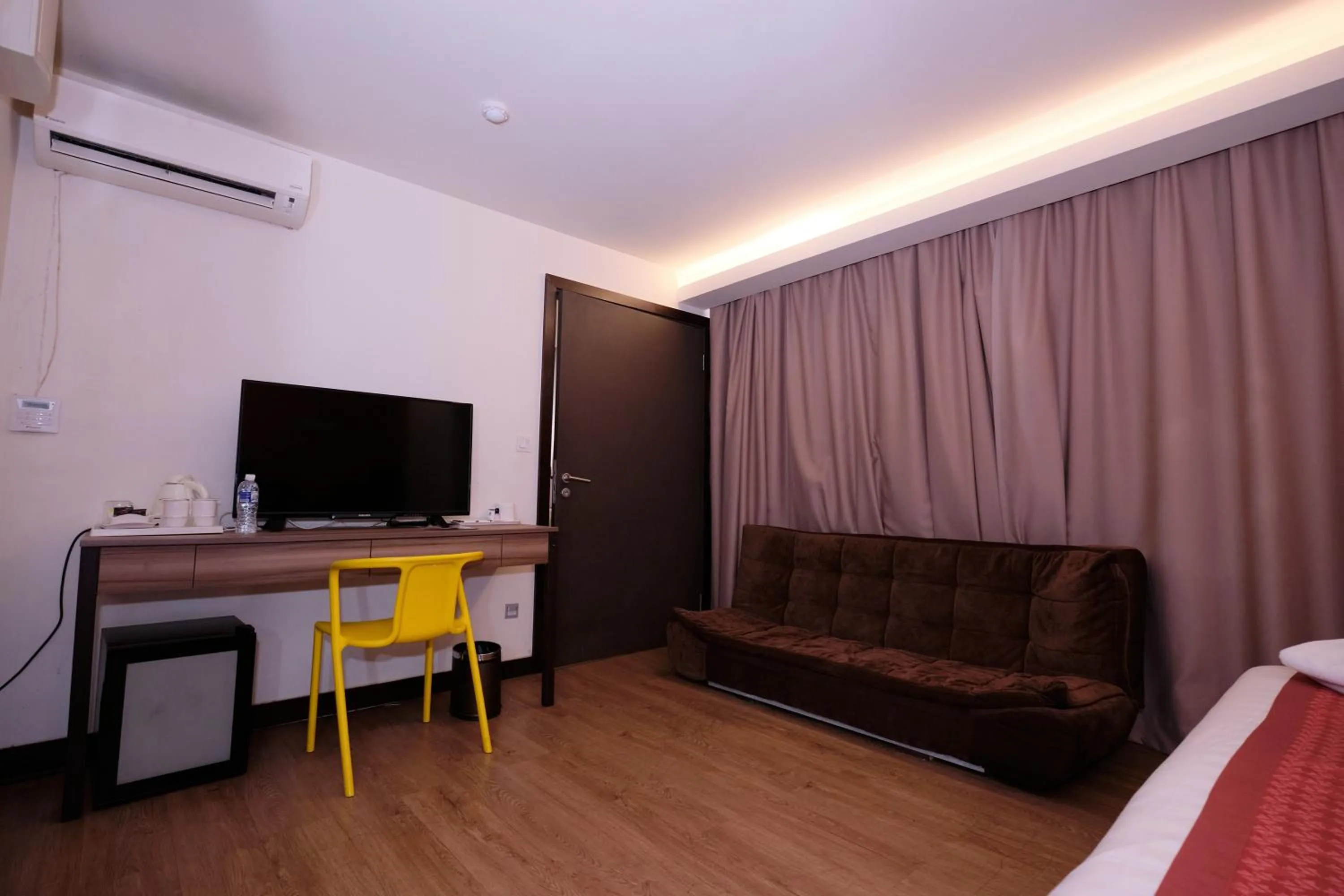 TV and multimedia, Bed in Memoire Hornbill Hotel Kuching Sarawak