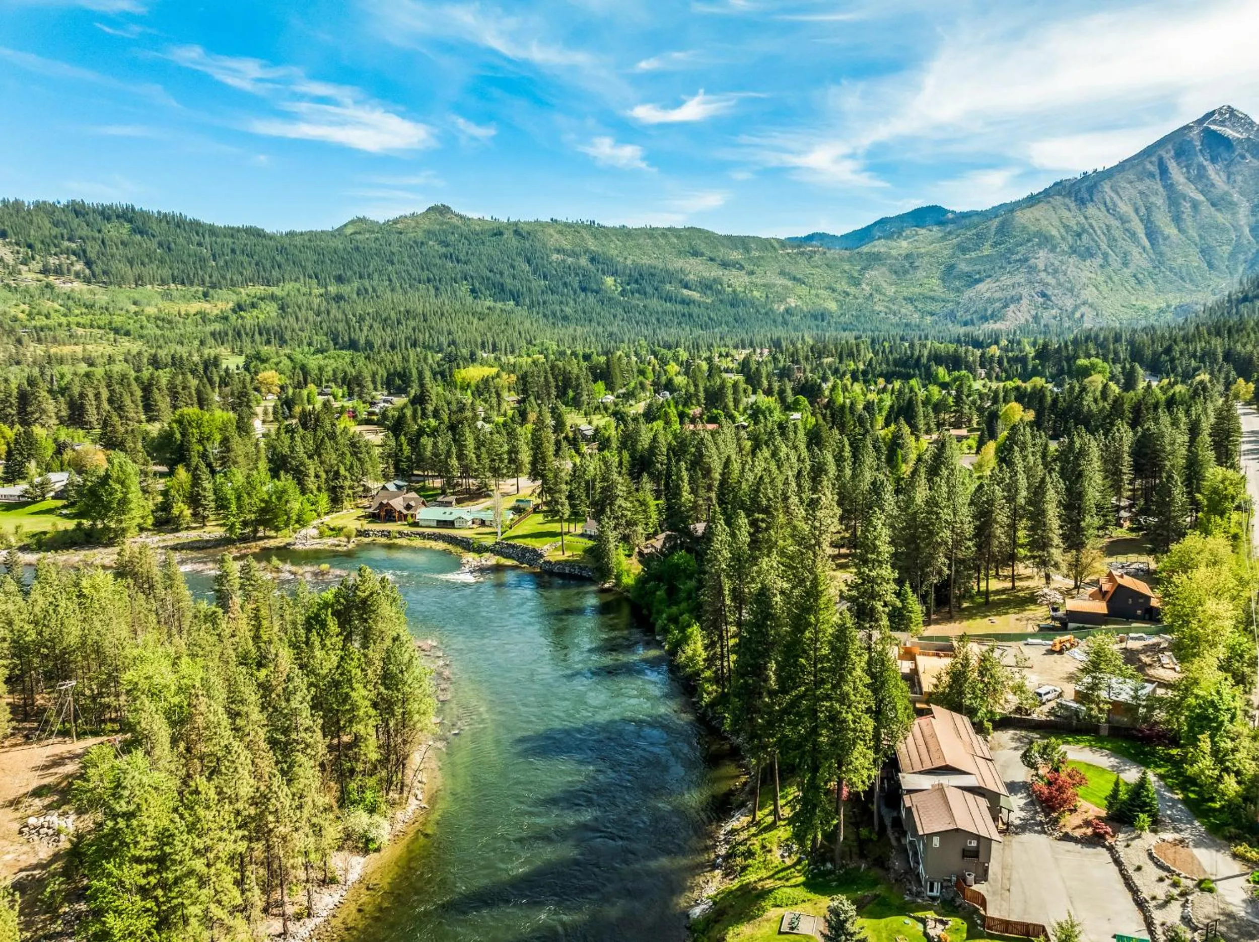 All Seasons River Inn
