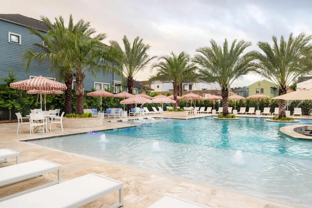 Garden District Hotel