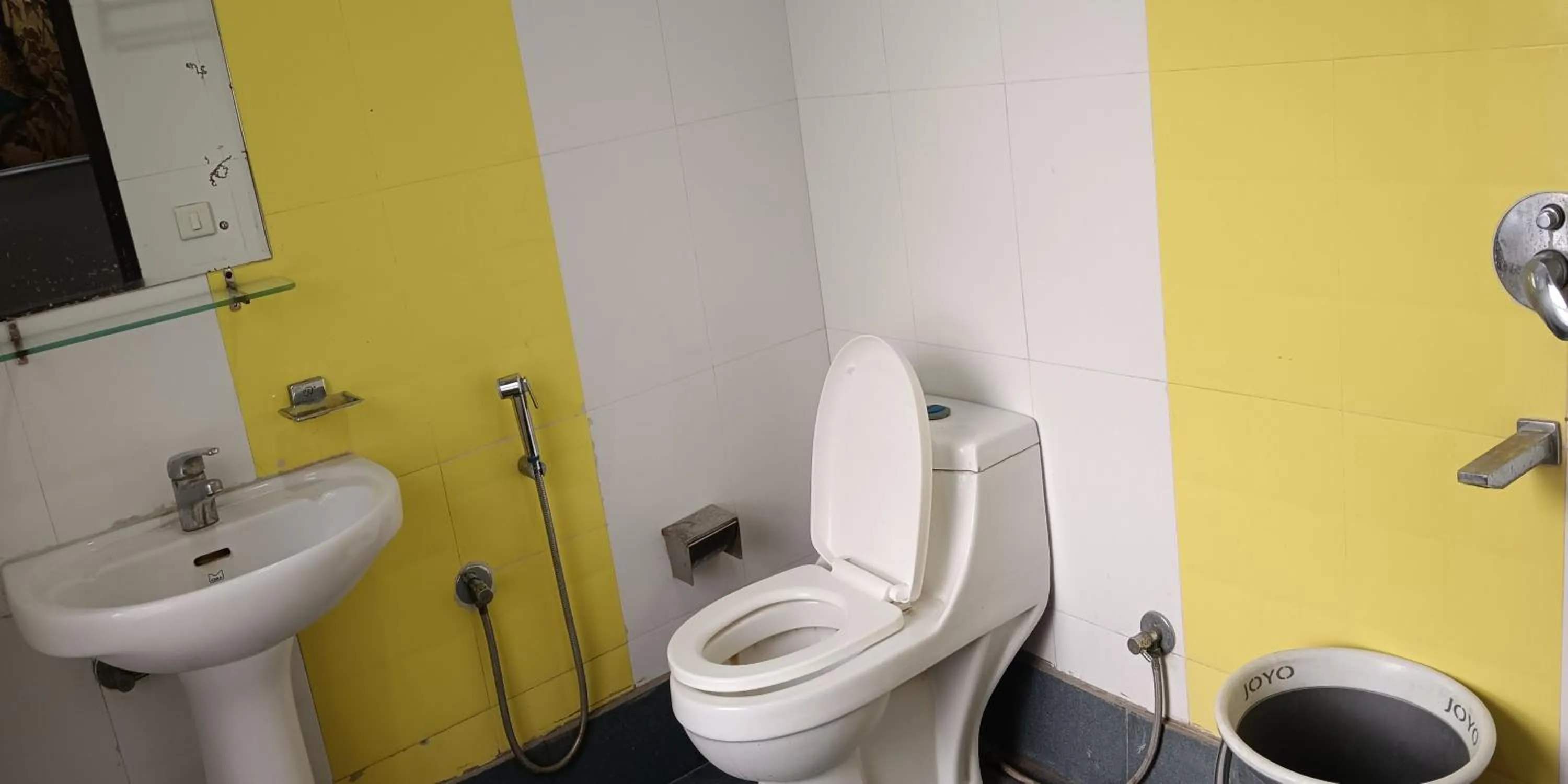 Bathroom in Hotel RTS Plaza Near IGI Airport
