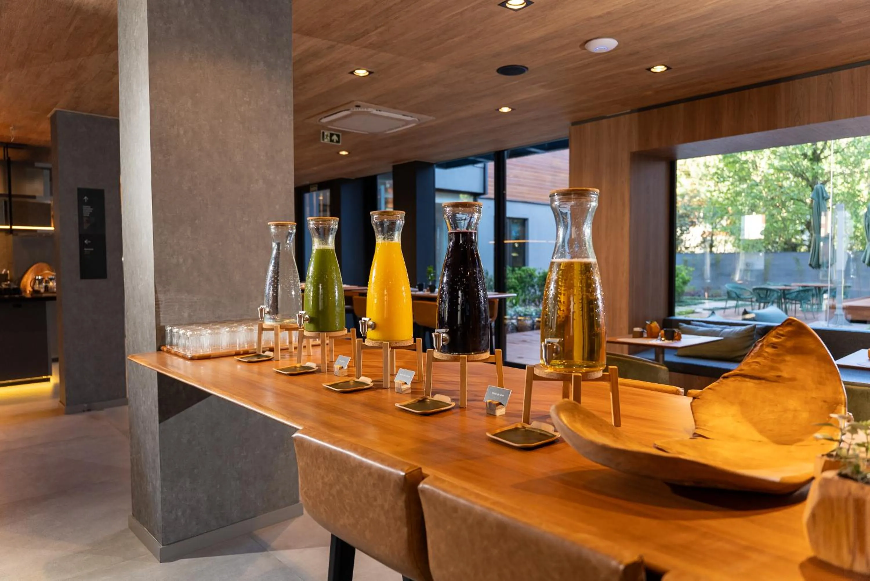 Breakfast in Laghetto Stilo Garden