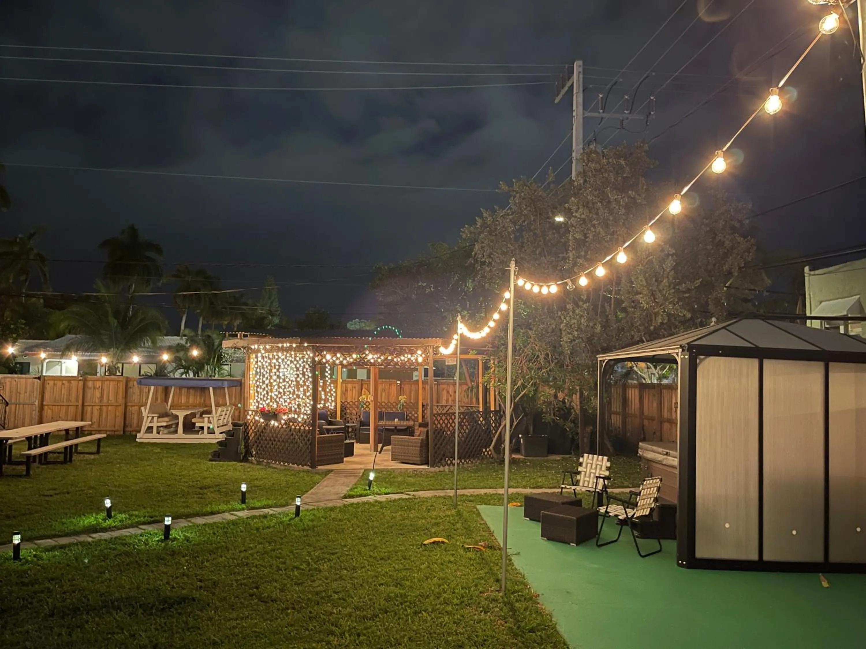 Garden in Large 4BR, 4BA House Beach, Entertainment, Nightlife