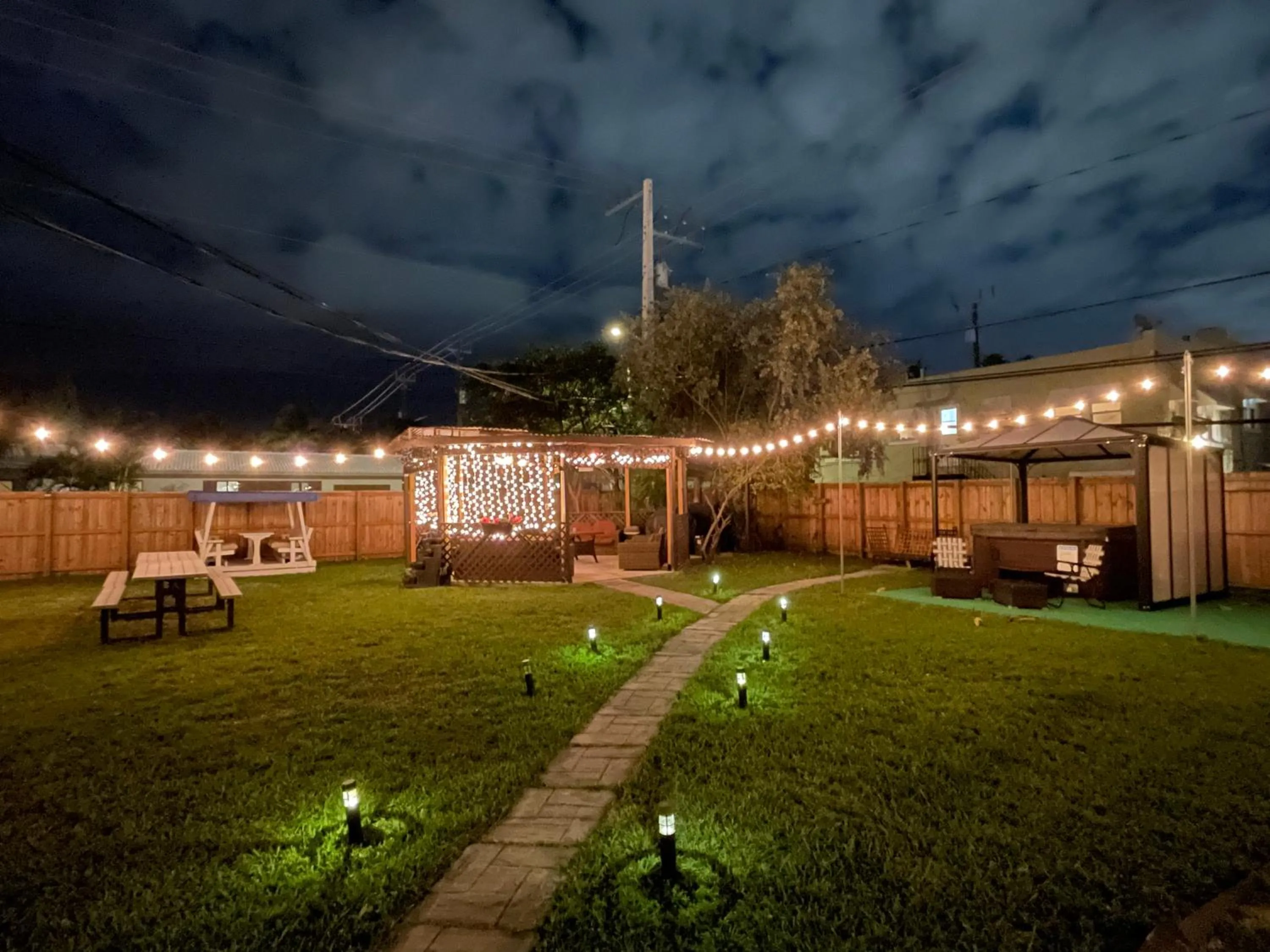 Property building in Large 4BR, 4BA House Beach, Entertainment, Nightlife