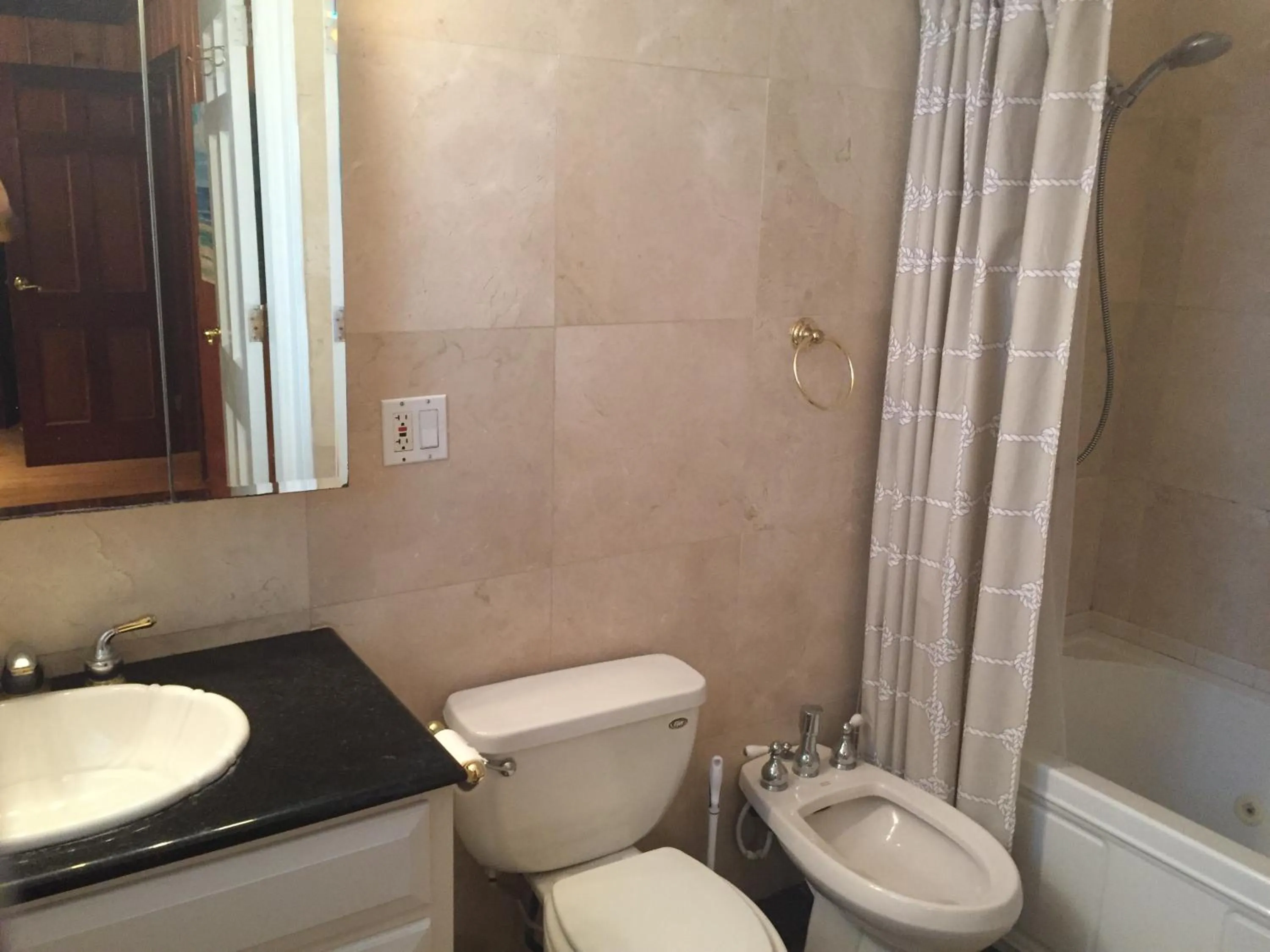 Bathroom in Large 4BR, 4BA House Beach, Entertainment, Nightlife