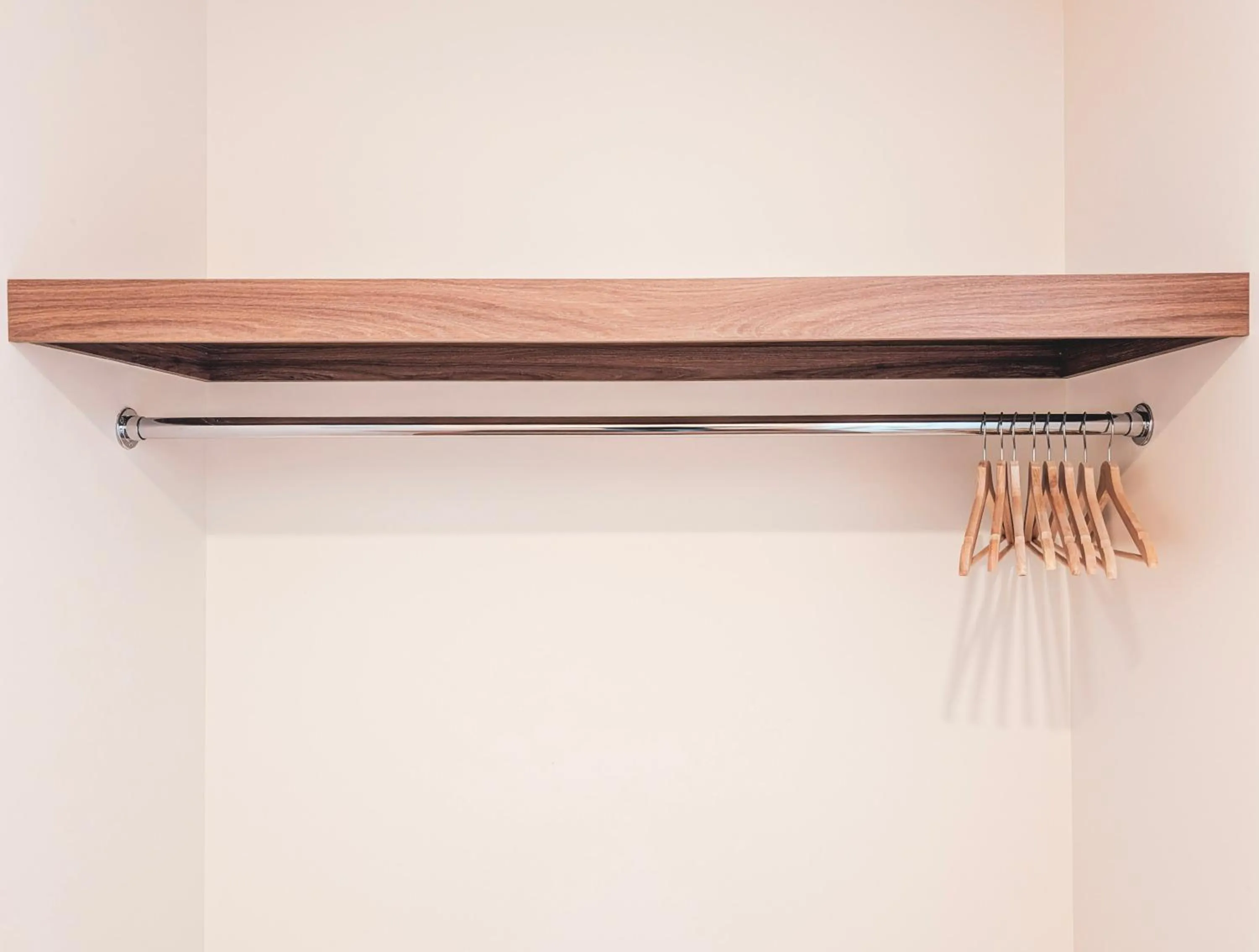 wardrobe in Terminus Hôtel