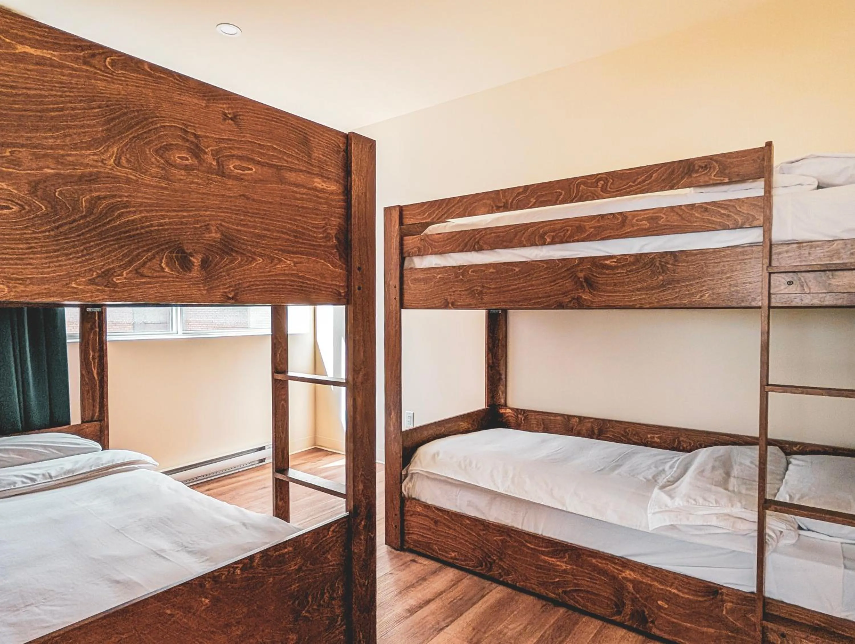 bunk bed, Bed in Terminus Hôtel