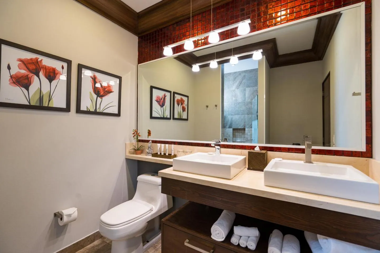 Toilet in Pinnacle Resorts 220