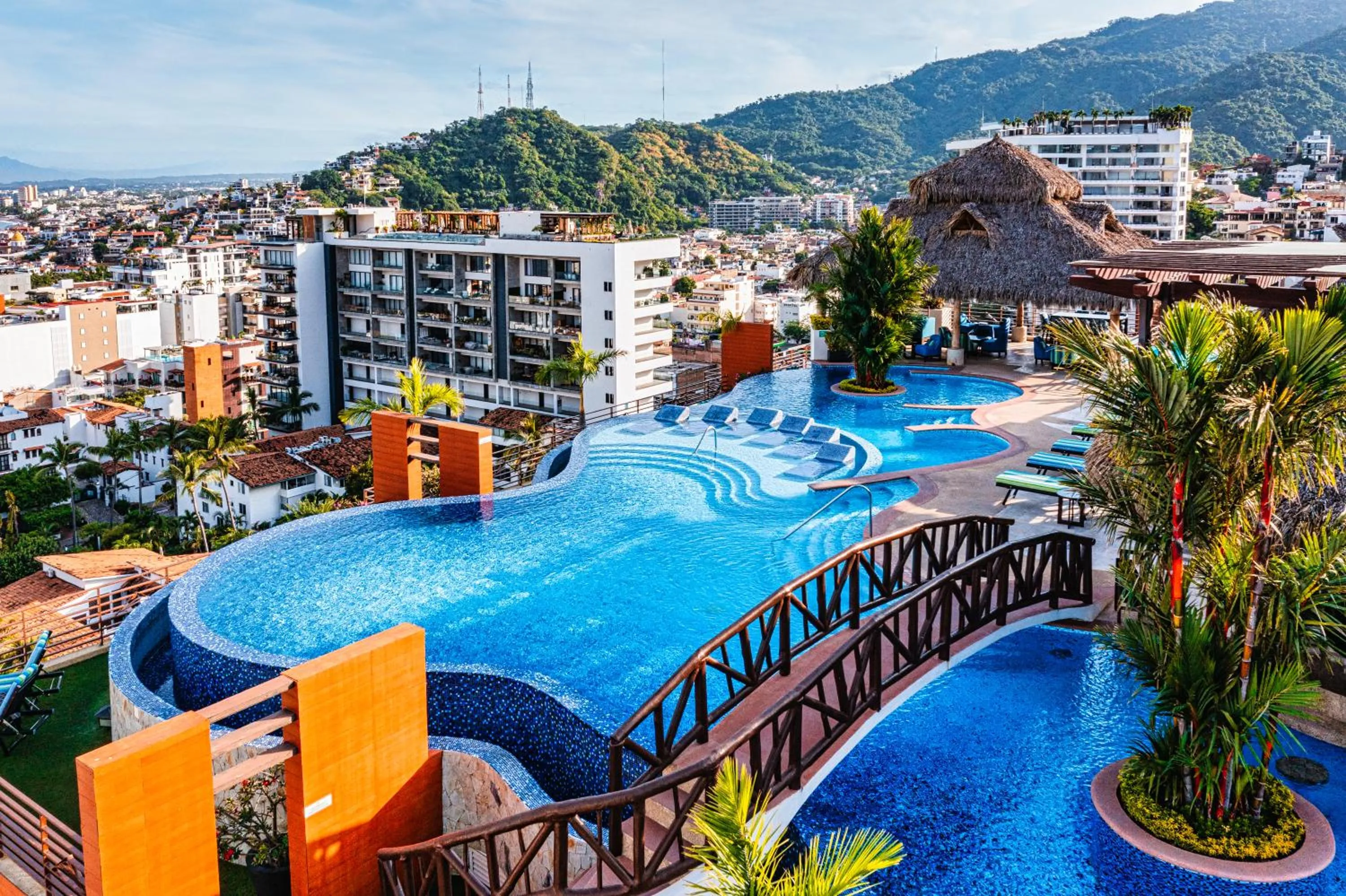 Swimming pool in Pinnacle Resorts 220