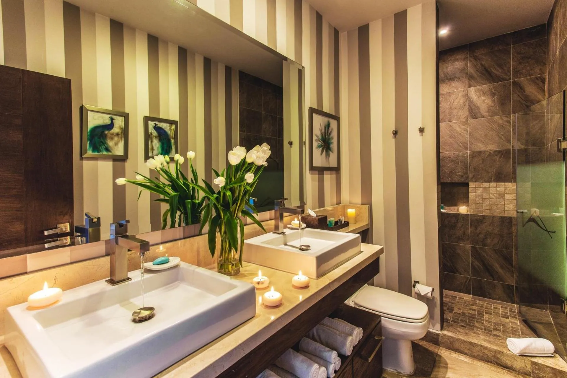 Bathroom in Pinnacle Resorts 220