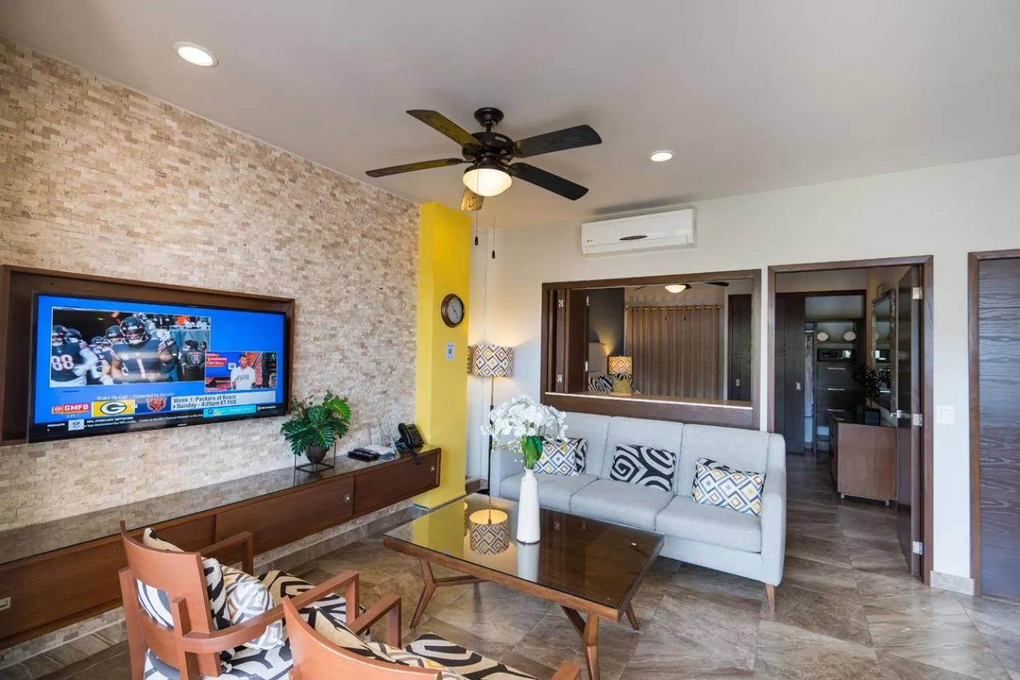 Living room in Pinnacle Resorts 220