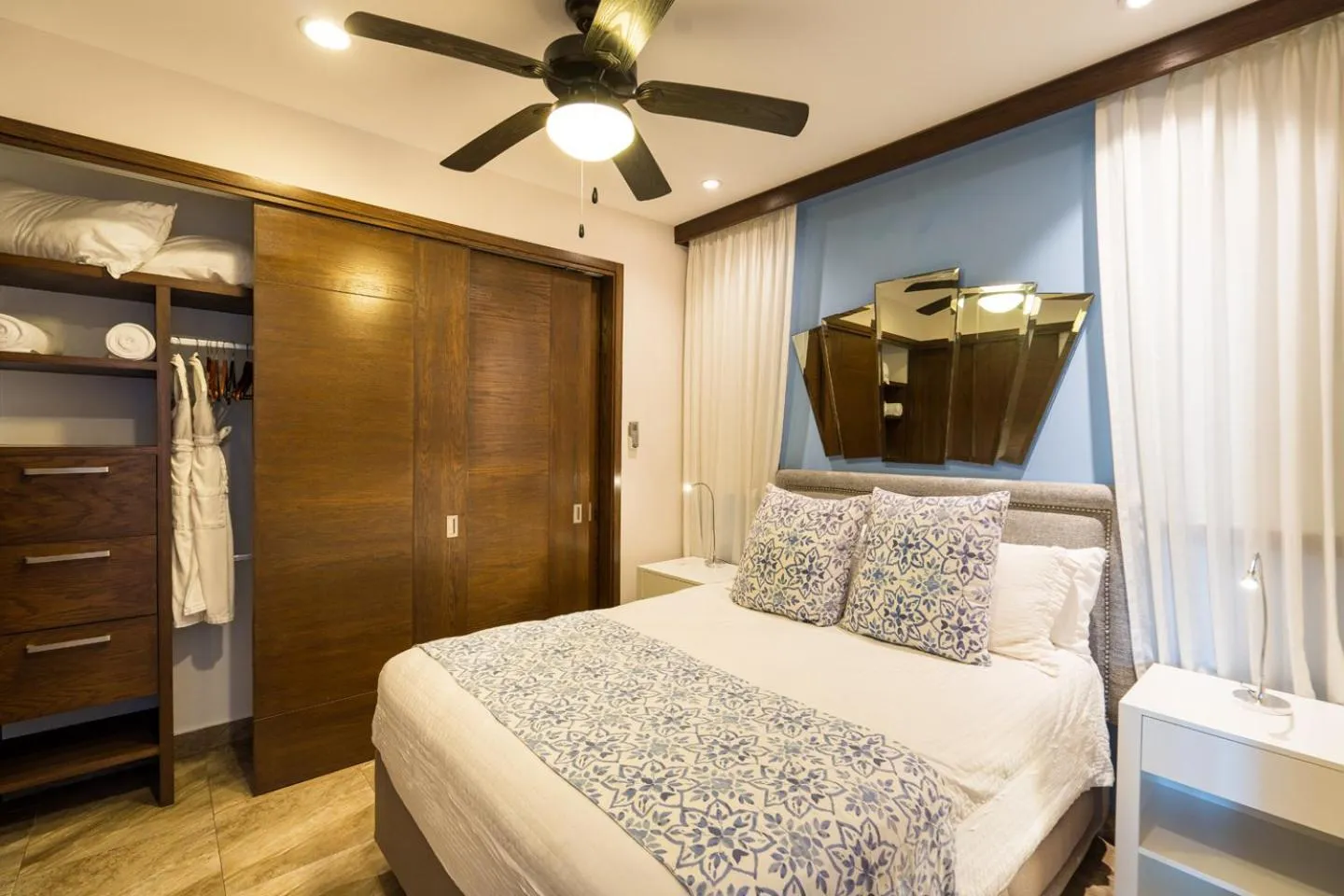 Bedroom, Bed in Pinnacle Resorts 220