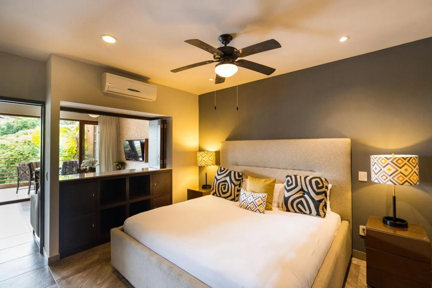 Bedroom, Bed in Pinnacle Resorts 220