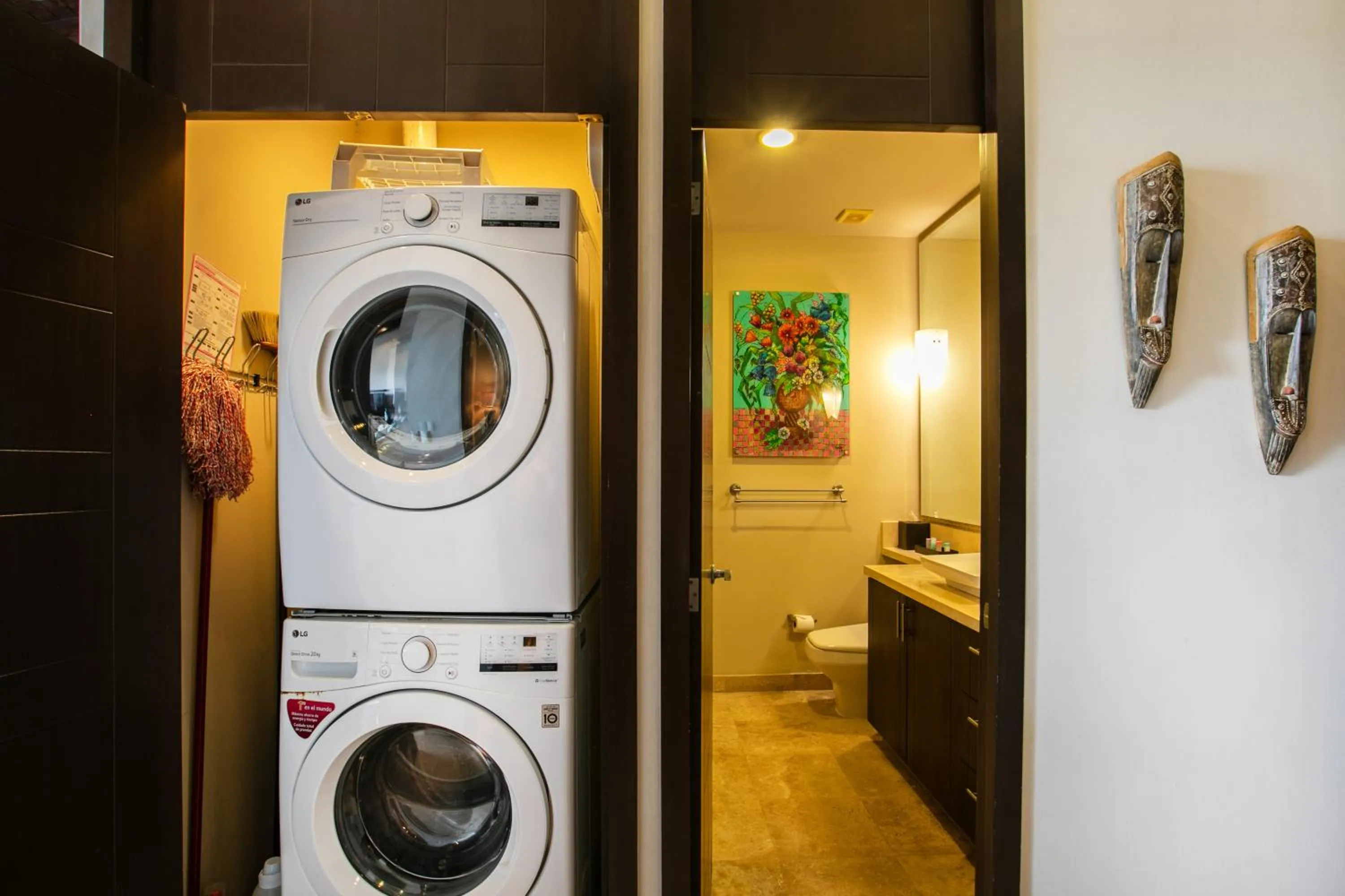 laundry in Pinnacle Resorts 180